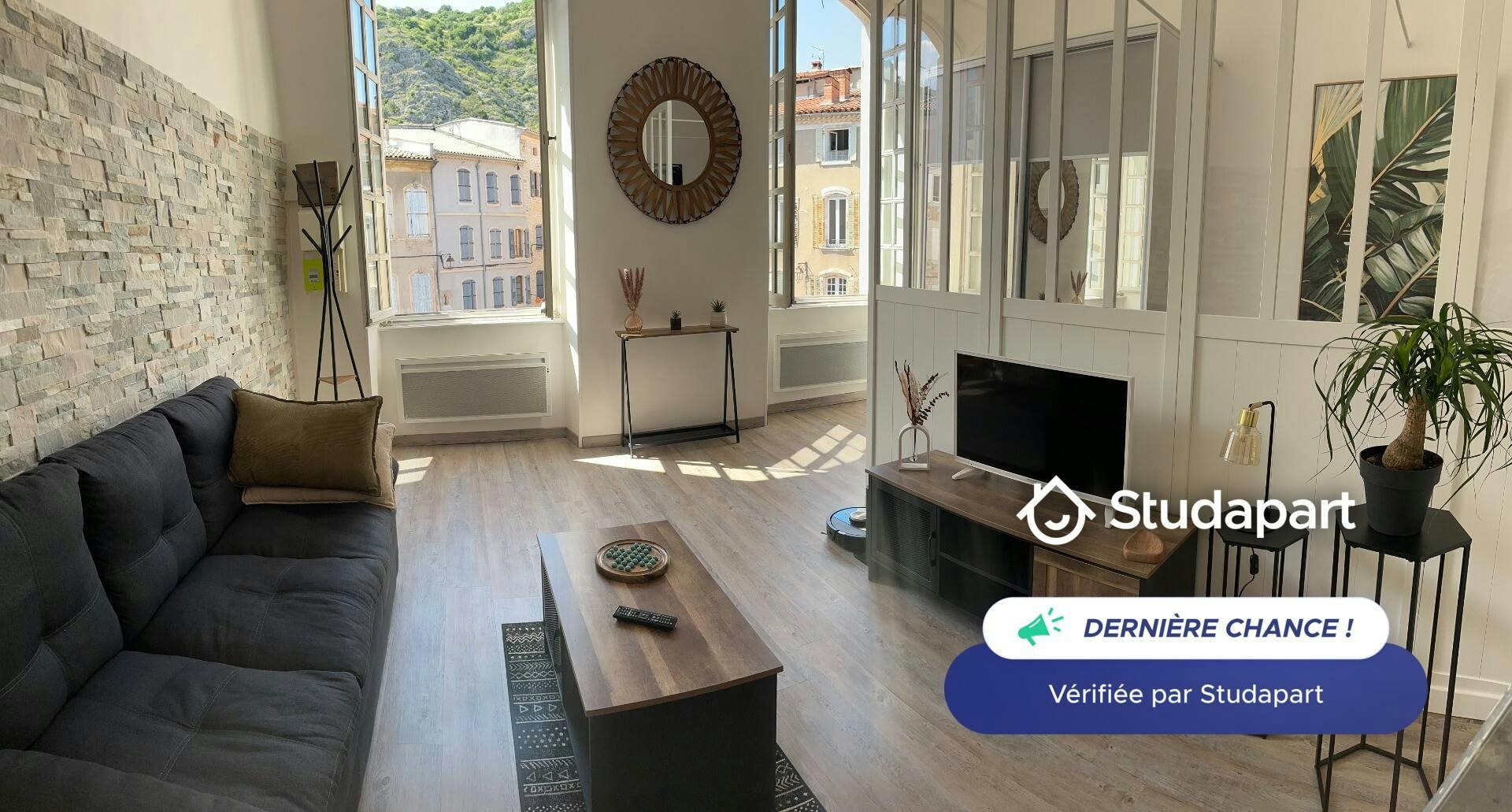 Apartament de închiriat pentru 650 EUR pe lună în Anduze, Place Couverte