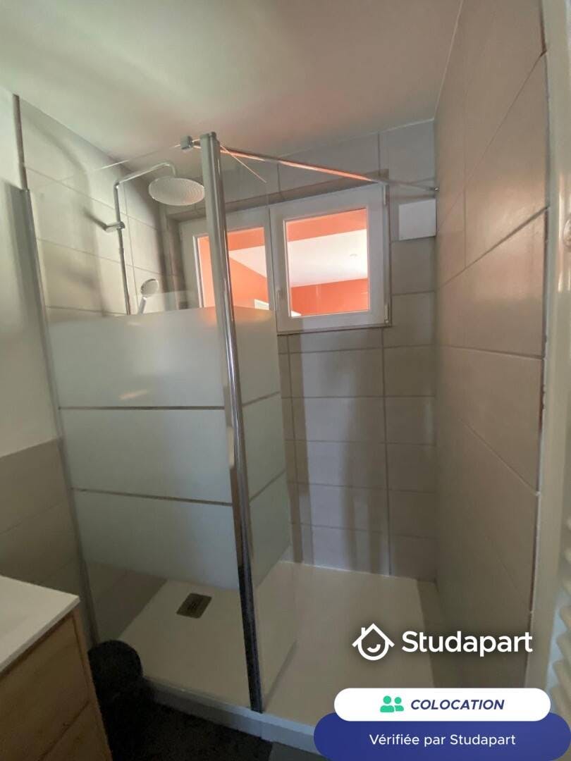 Отдельная комната сдается в аренду за 420 € в месяц в Lens, Boulevard du Marais