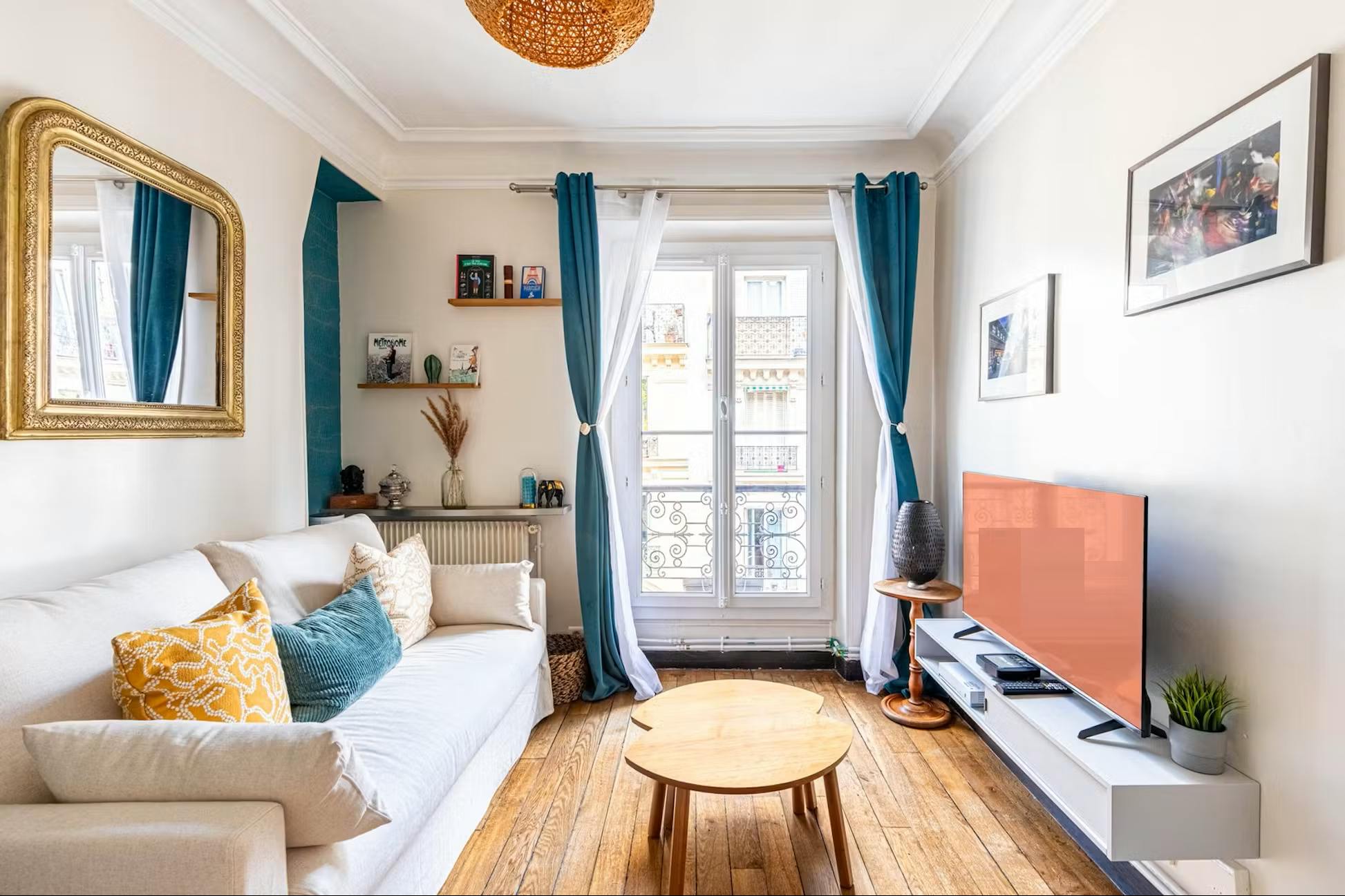 Apartment for rent for €2,030 per month in Paris, Rue Pétion