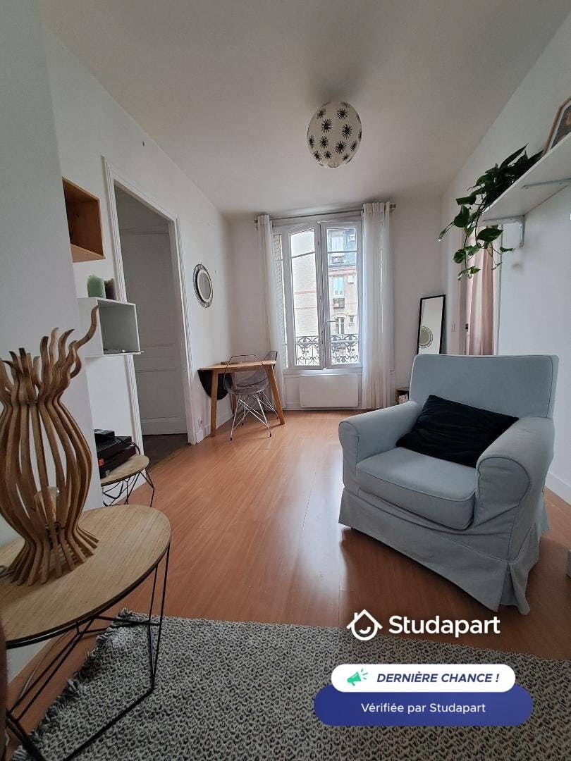 Apartment for rent for €1,230 per month in Vincennes, Rue Crébillon