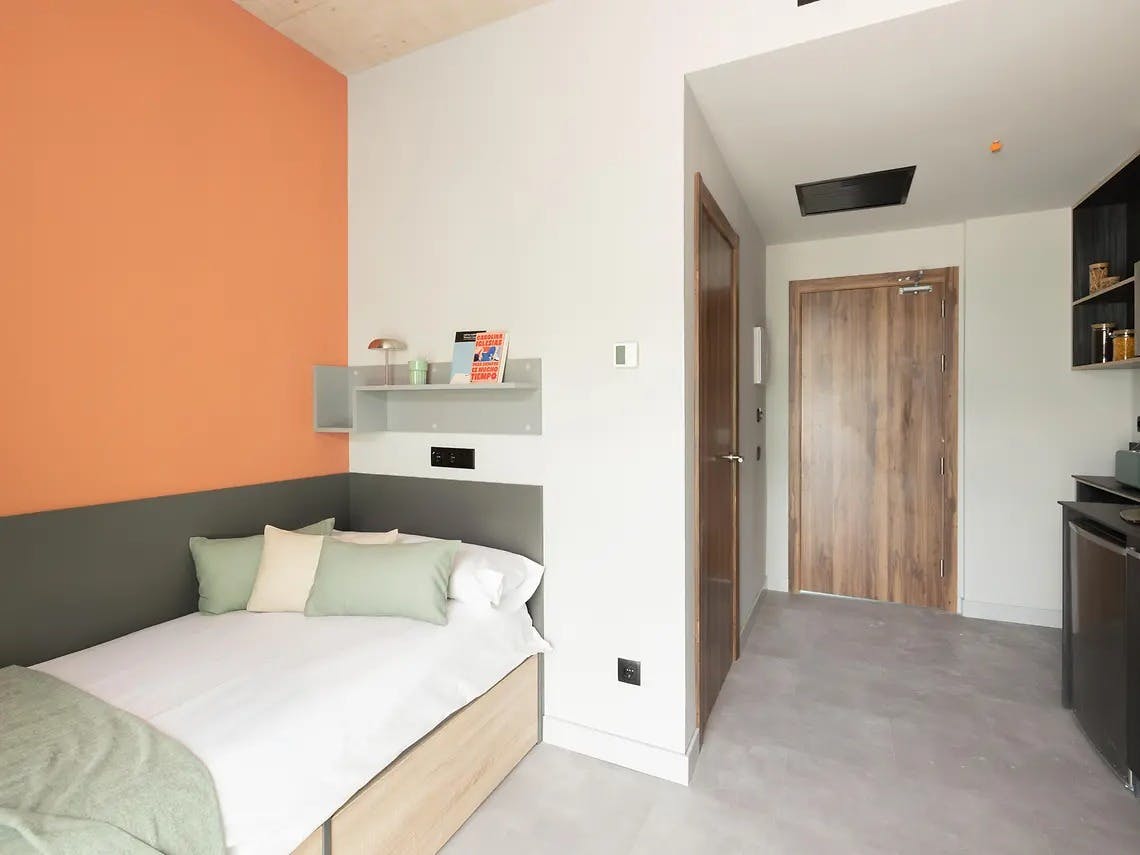 Private room for rent for €1,307 per month in L'Hospitalet de Llobregat, Carrer de la Residencia