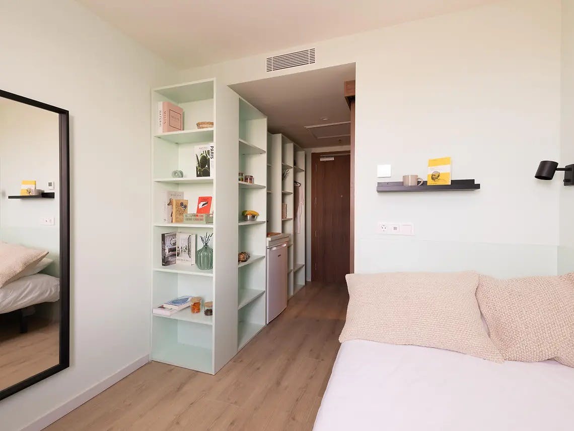 Private room for rent for €1,345 per month in Barcelona, Avinguda de la Ciència