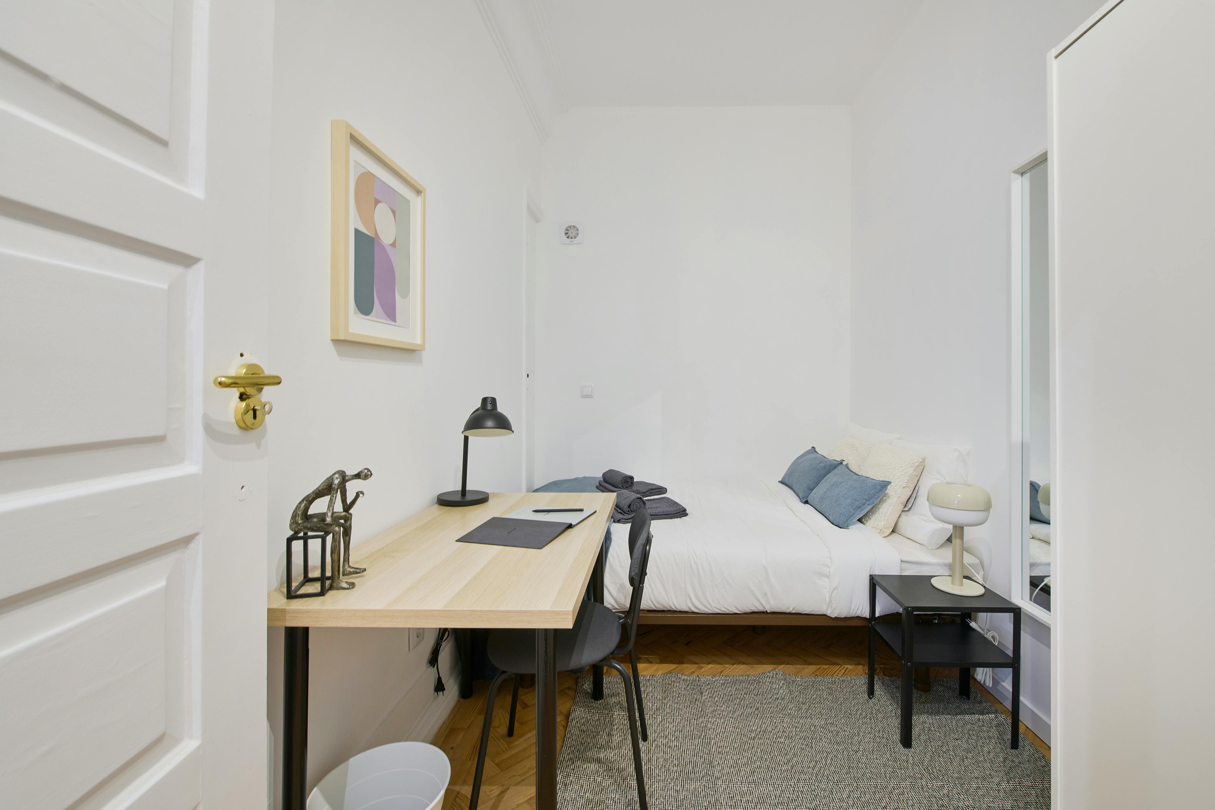 Private room for rent for €490 per month in Lisbon, Avenida de Berna