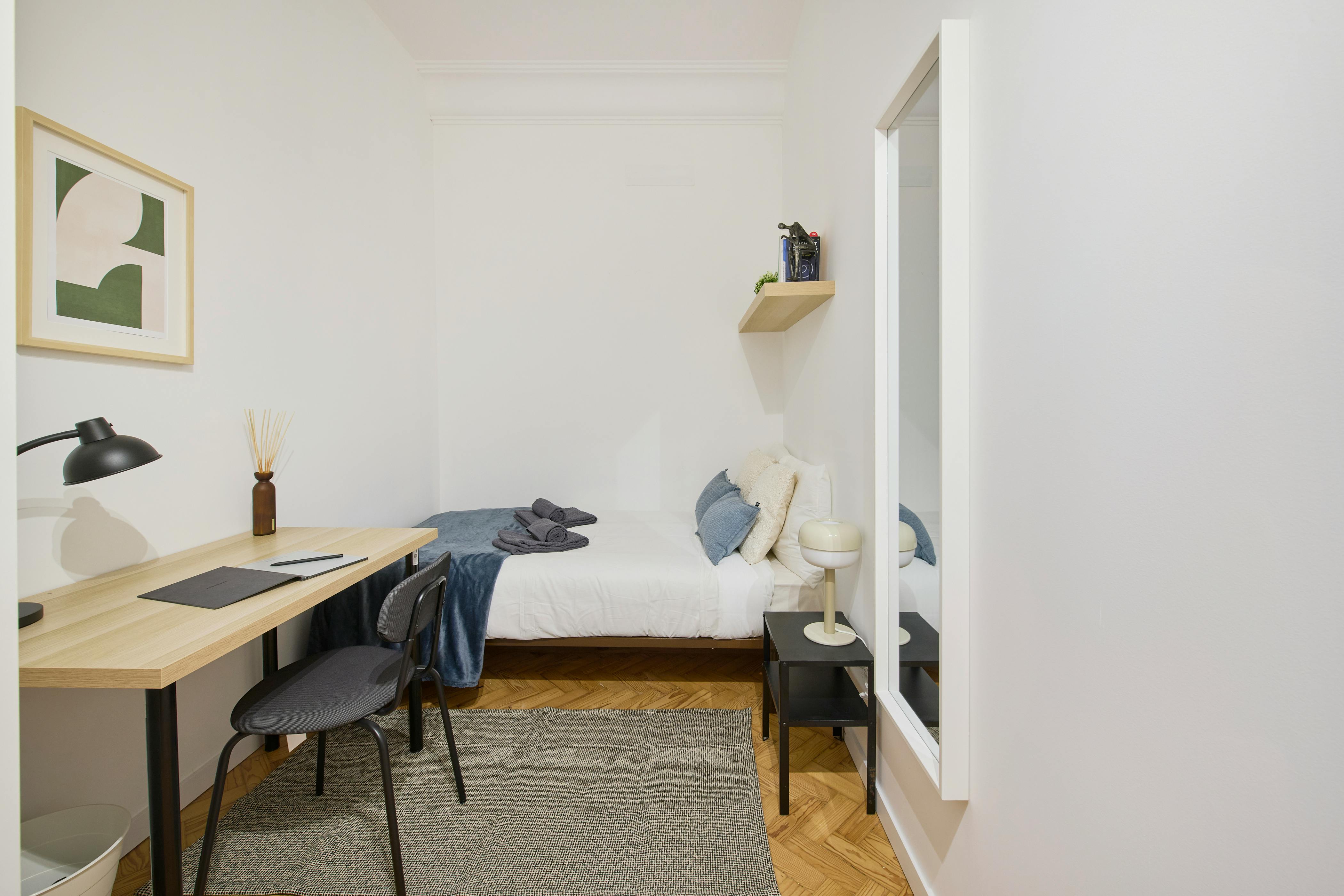 Private room for rent for €490 per month in Lisbon, Avenida de Berna