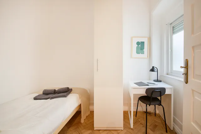 Private room in Avenida de Berna, Lisbon (1645541) room image 1
