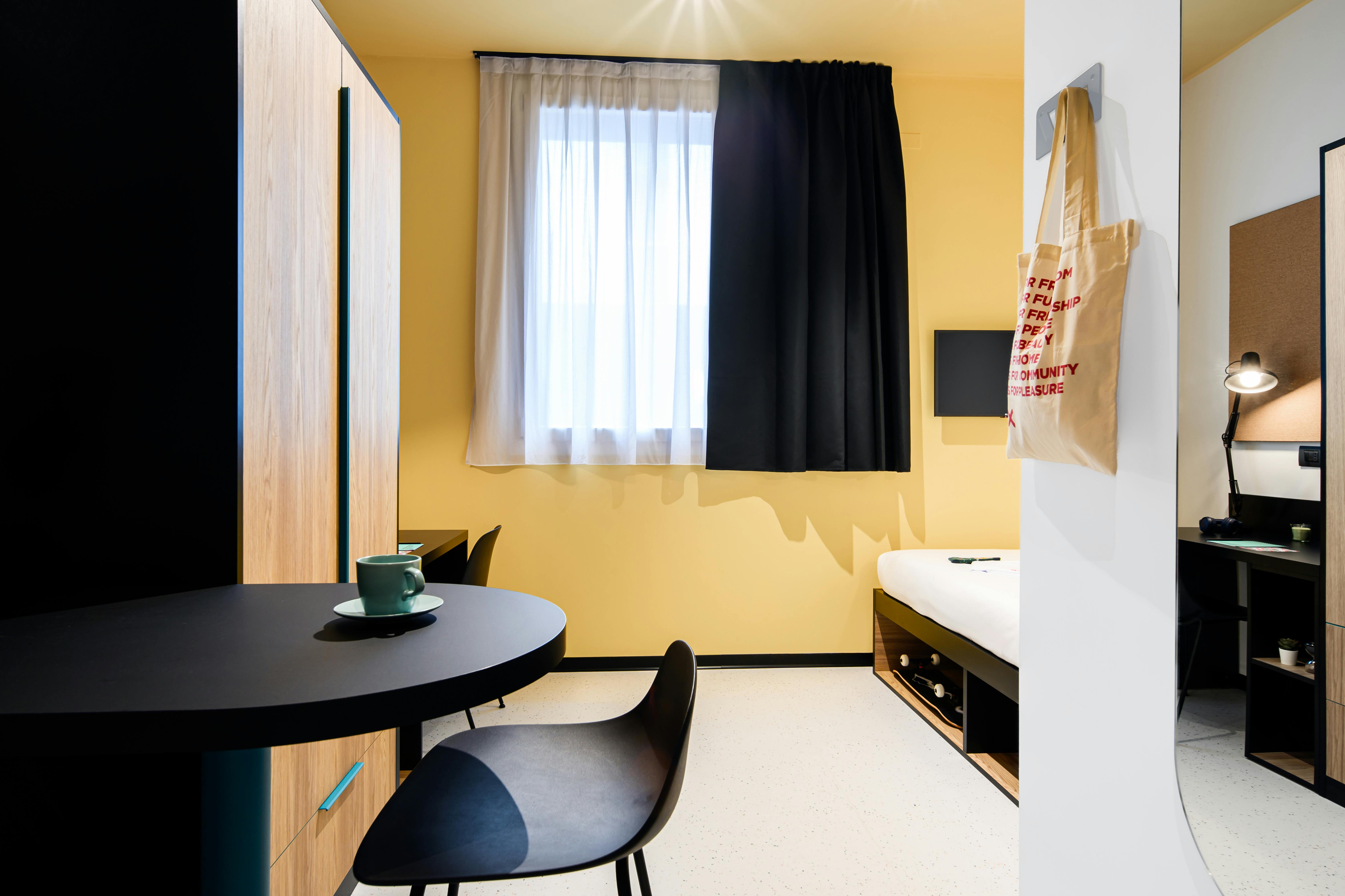 Studio for rent for €1,150 per month in Modena, Via Manfredo Fanti