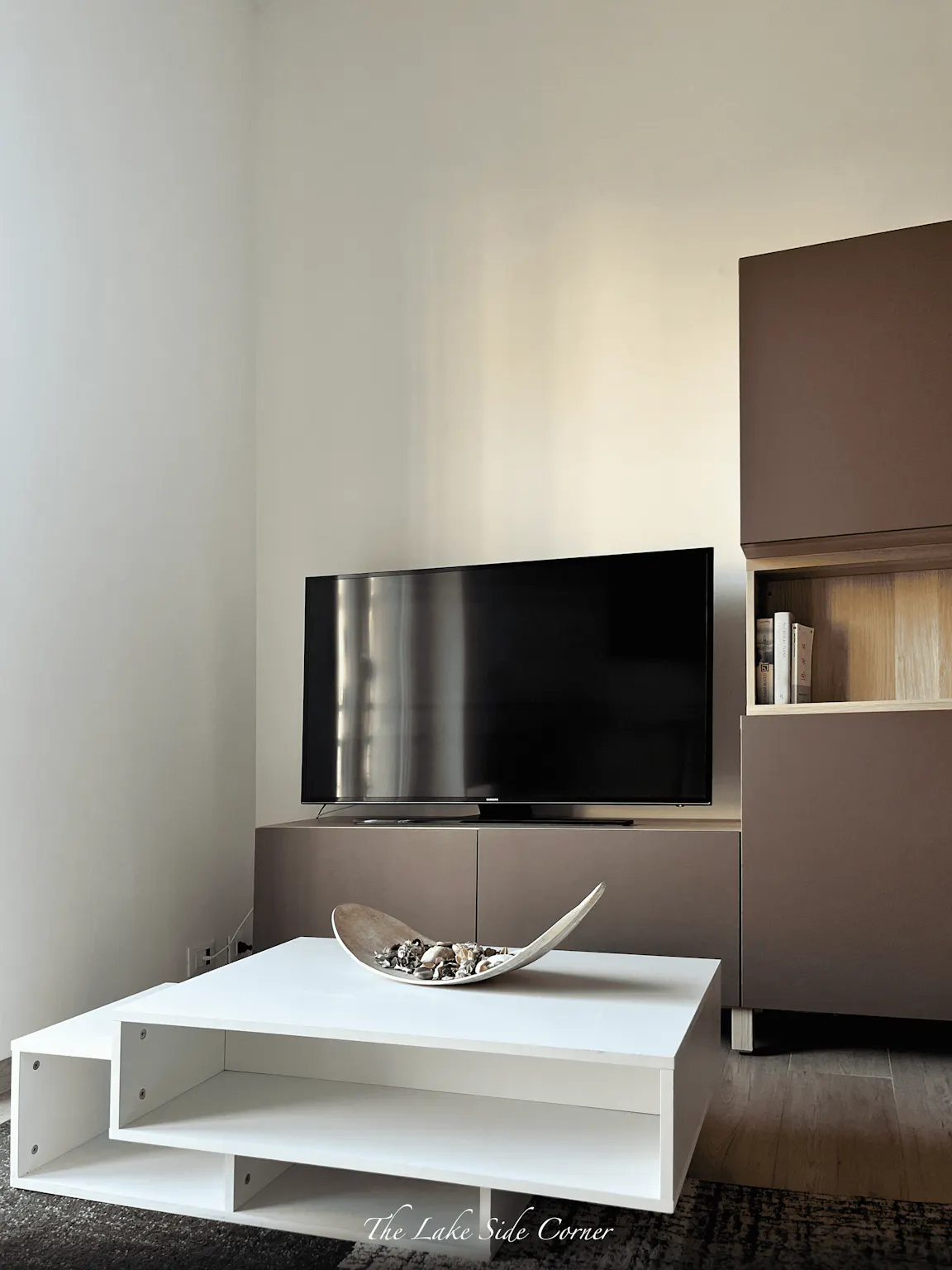 1-Bedroom Apartment in Viale Massenzio Masia, Como 2