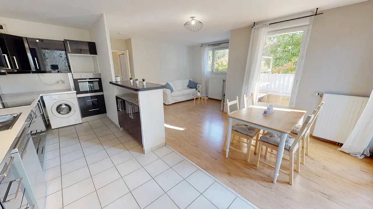 Mieszkanie do wynajęcia za 943 € miesięcznie w mieście Grenoble, Rue de Kaunas