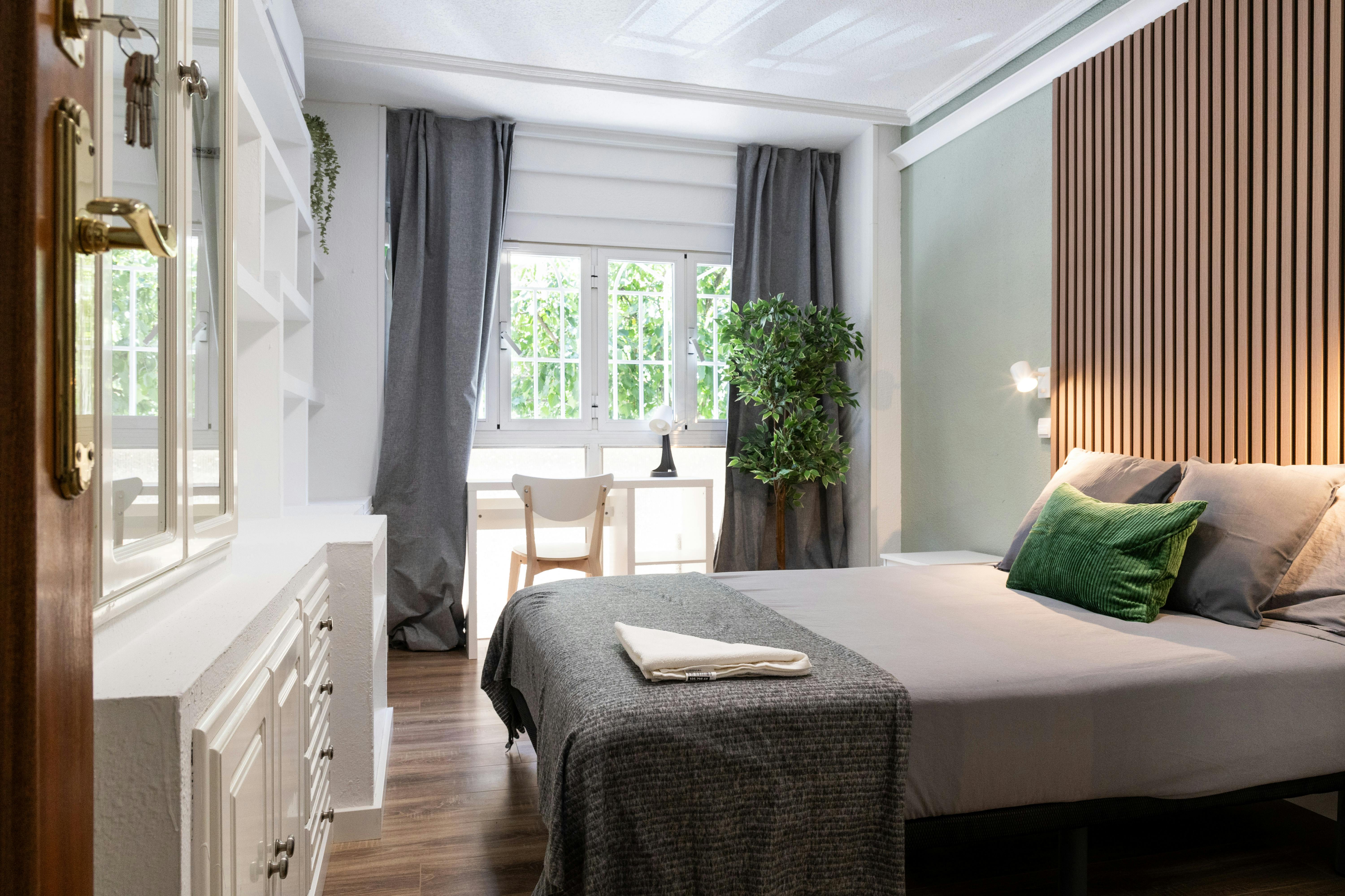 Paseo de los Jesuitas, Madrid preview