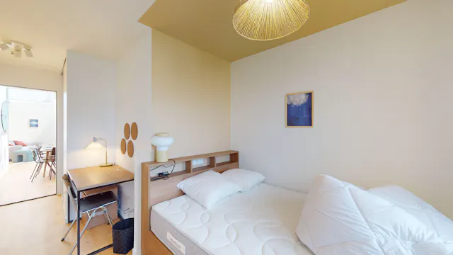 Private room in Rue de la Liberté, Suresnes (1646286) room image 1