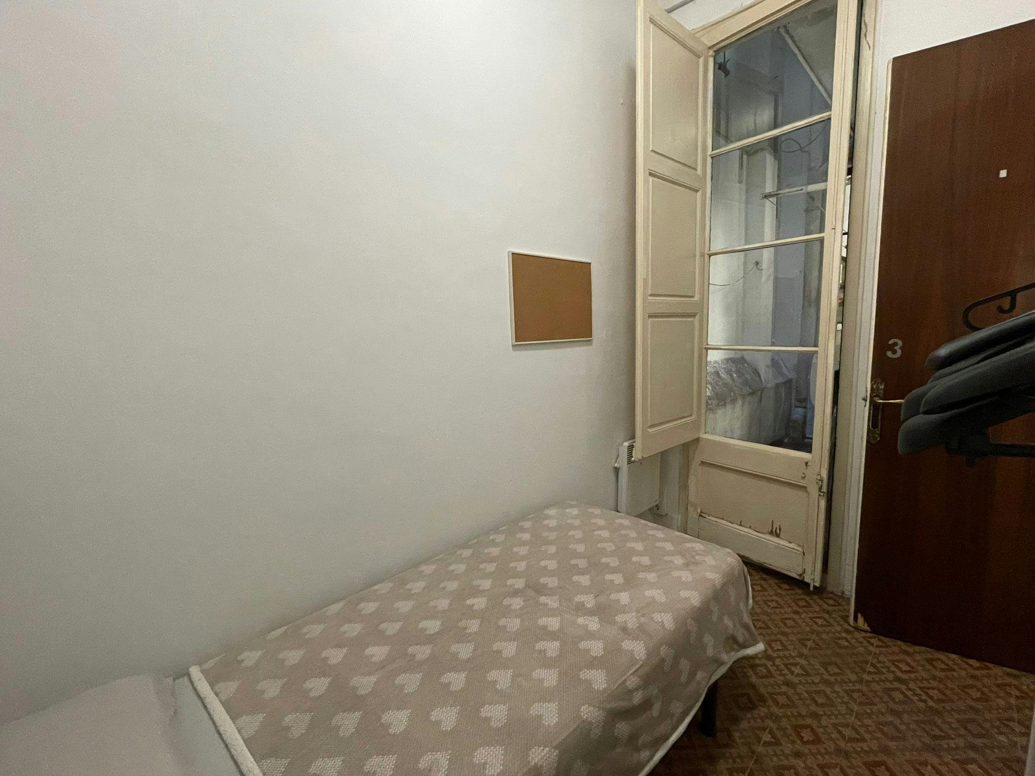 Private room for rent for €450 per month in Barcelona, Carrer d'Ausiàs Marc