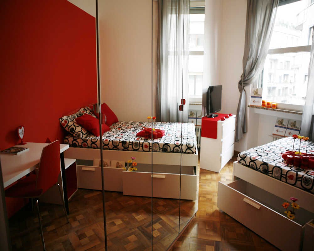 Via Lazzaretto, Milan preview