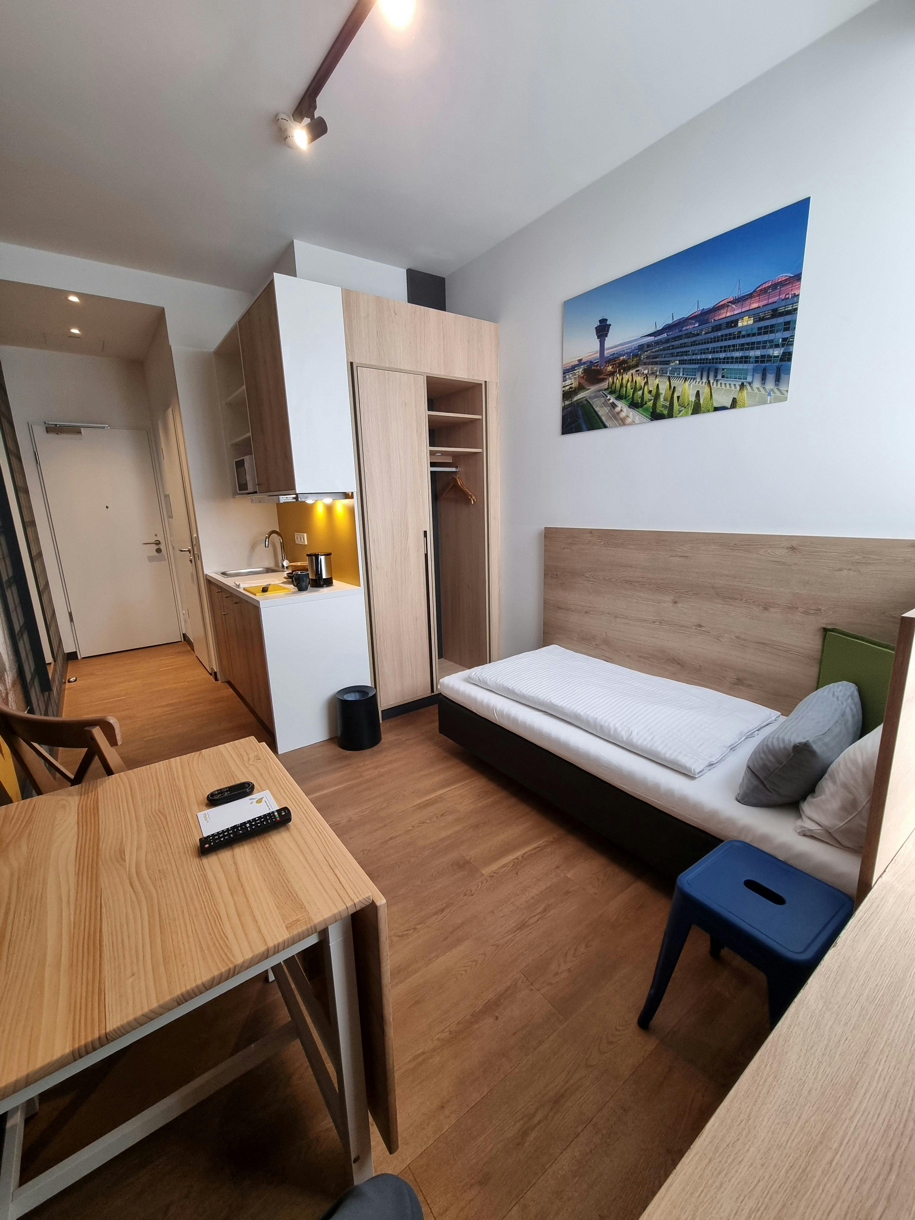 Studio te huur voor € 1.260 per maand in Hallbergmoos, Lilienthalstraße
