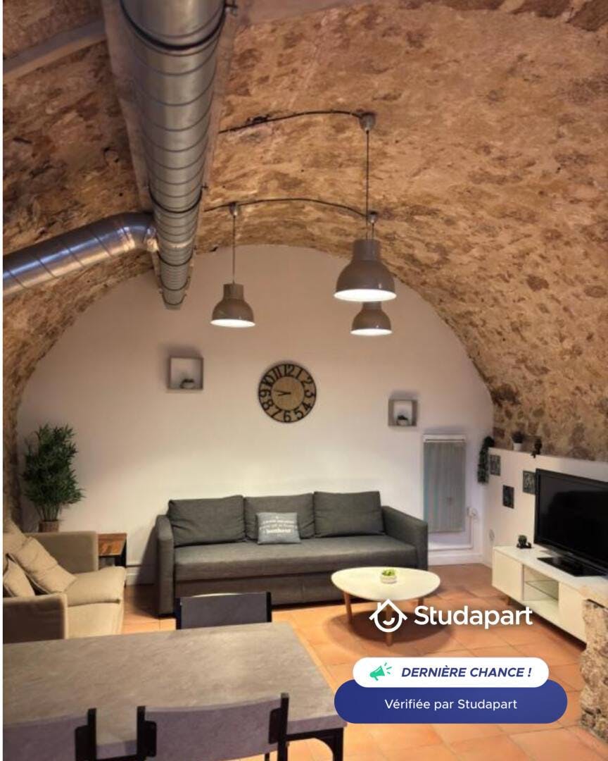 Wohnung zu mieten für 1.325 € pro Monat in Aix-en-Provence, Rue des Bernardines