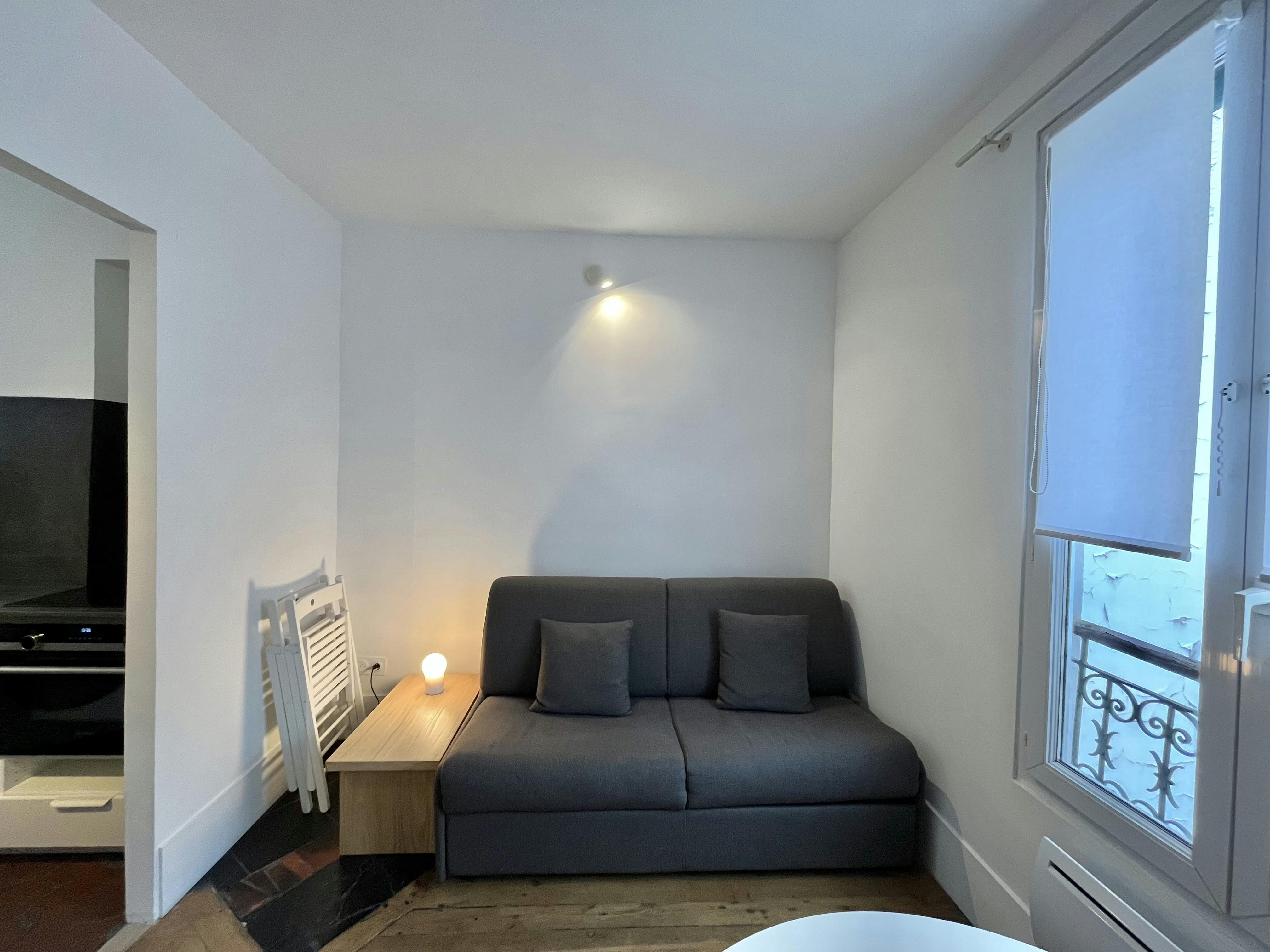 Apartment for rent for €2,100 per month in Paris, Rue de la Collégiale