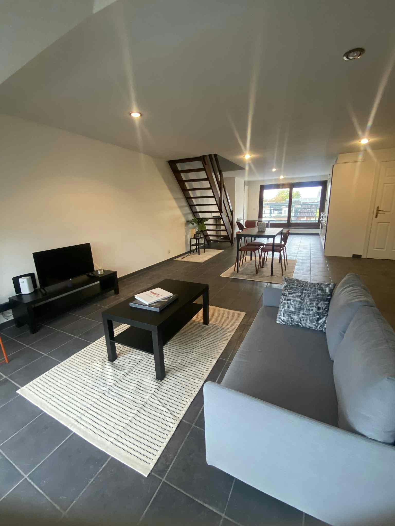 Hangarstraat, Mol Mol