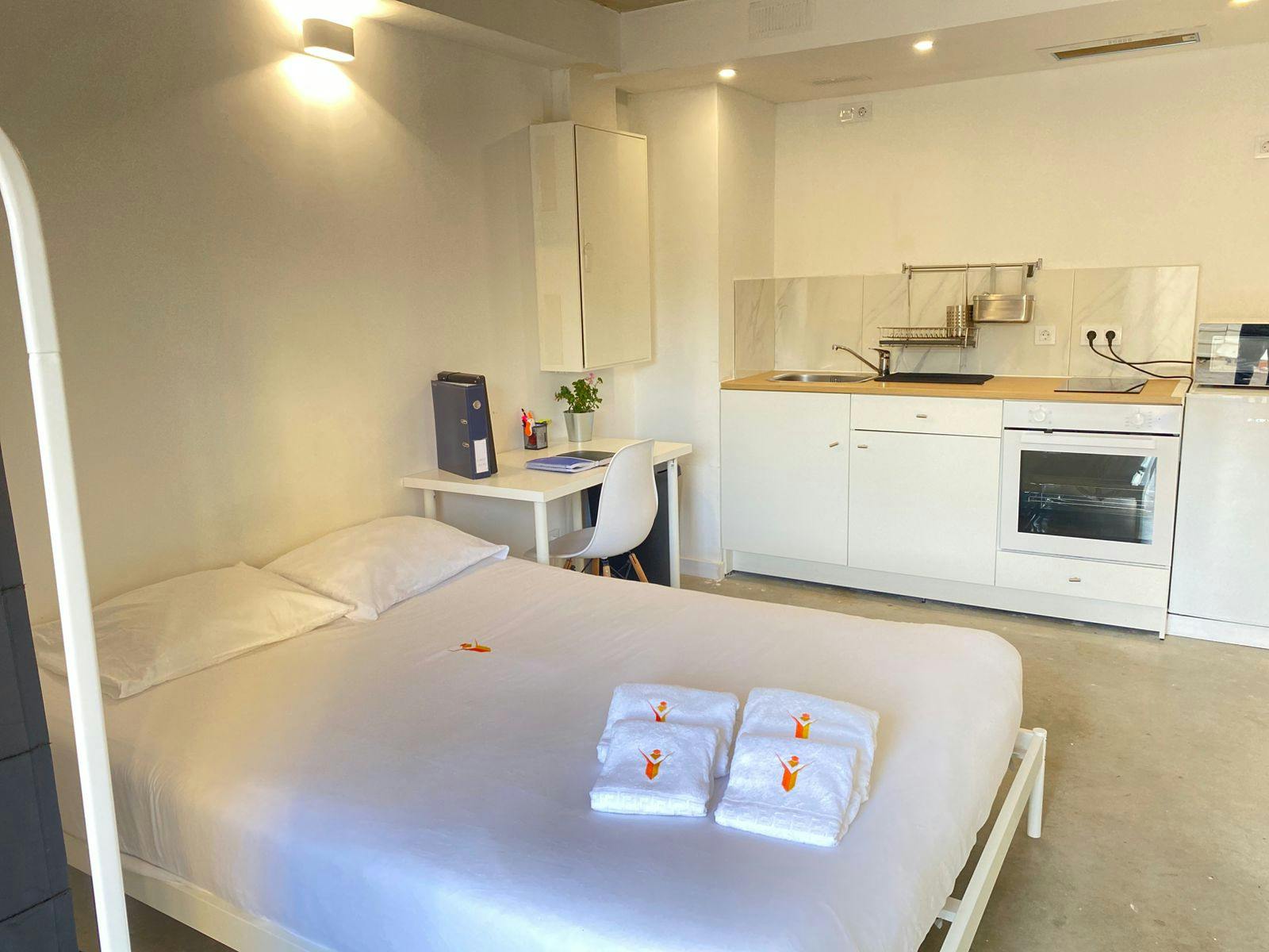 Студія за оренду для 1 100 EUR на місяць у Lisbon, Rua das Palmeiras