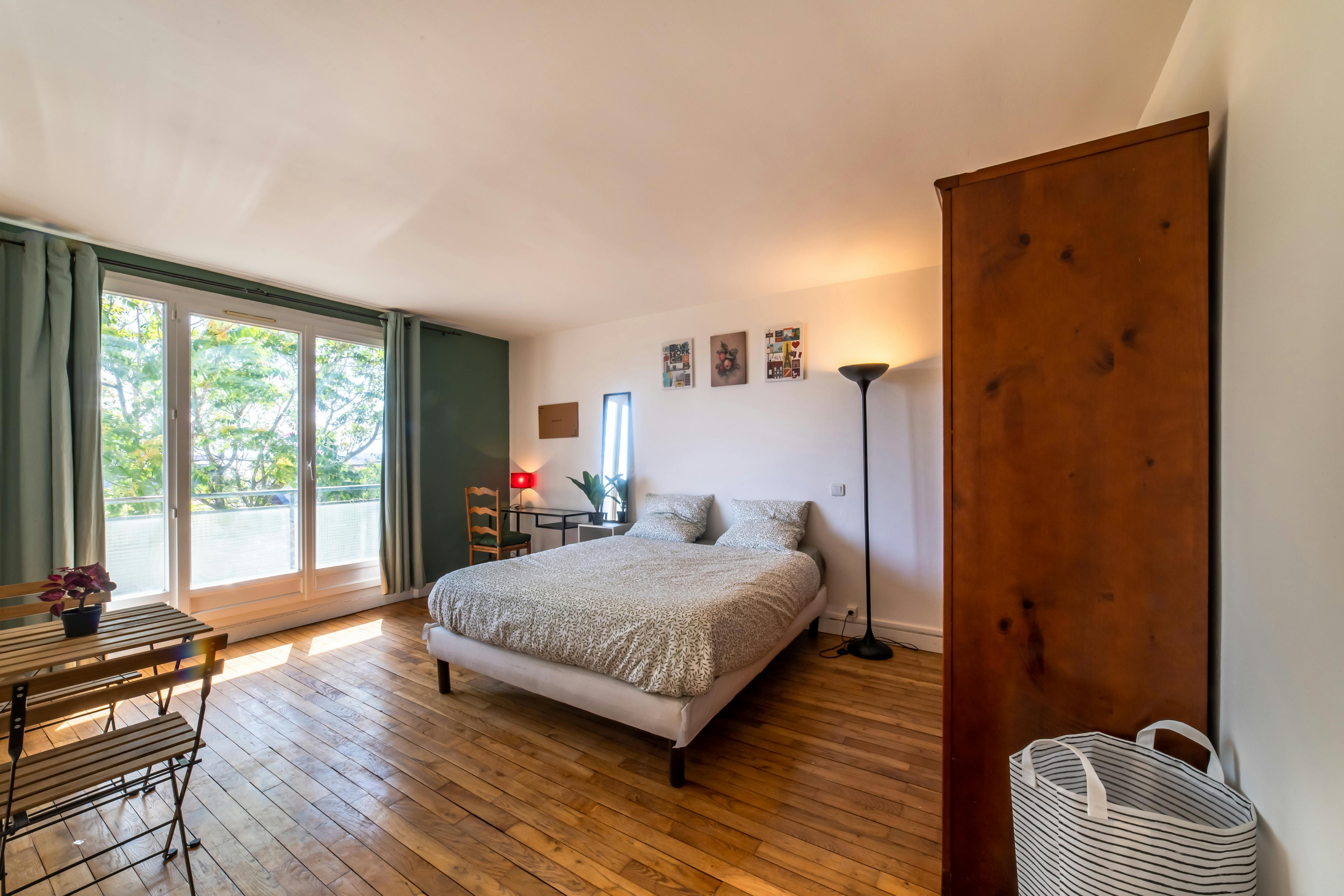 Apartment for rent for €2,800 per month in Montreuil, Rue Colbert