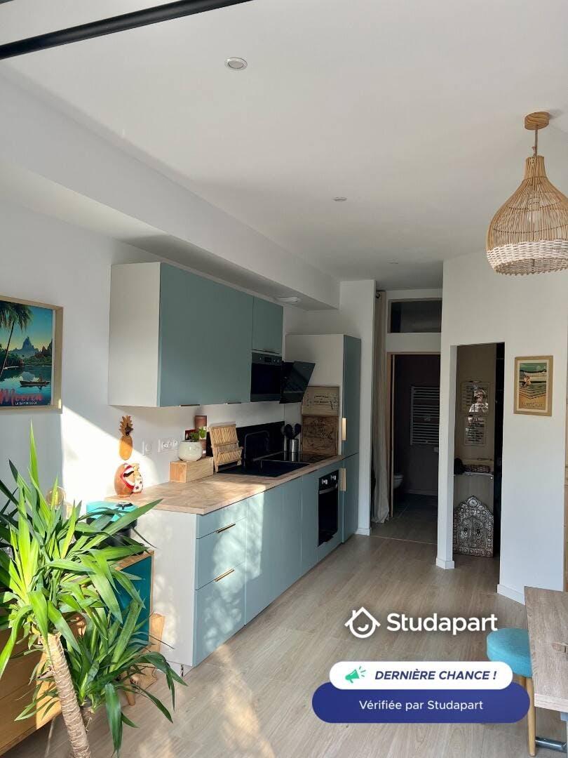 Apartment for rent for €1,800 per month in Le Bouscat, Avenue du Président Robert Schuman