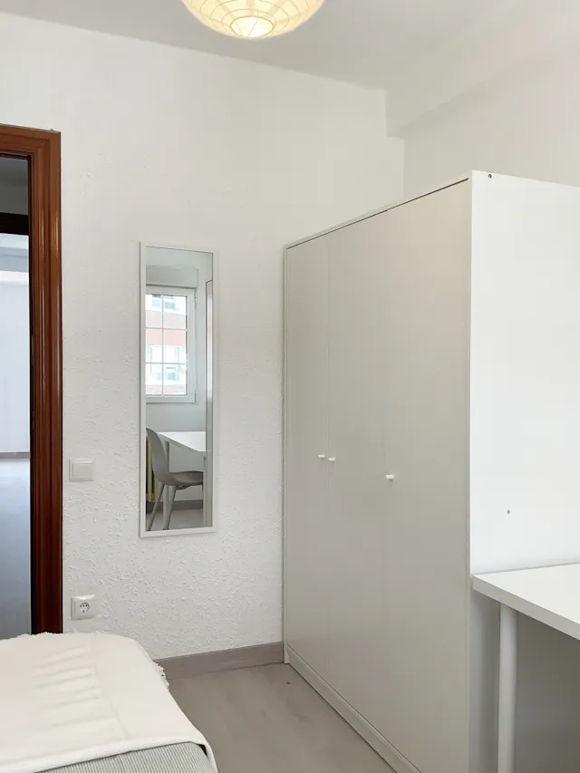 Private room in Calle de Italia, Zaragoza (1647505) room image 2