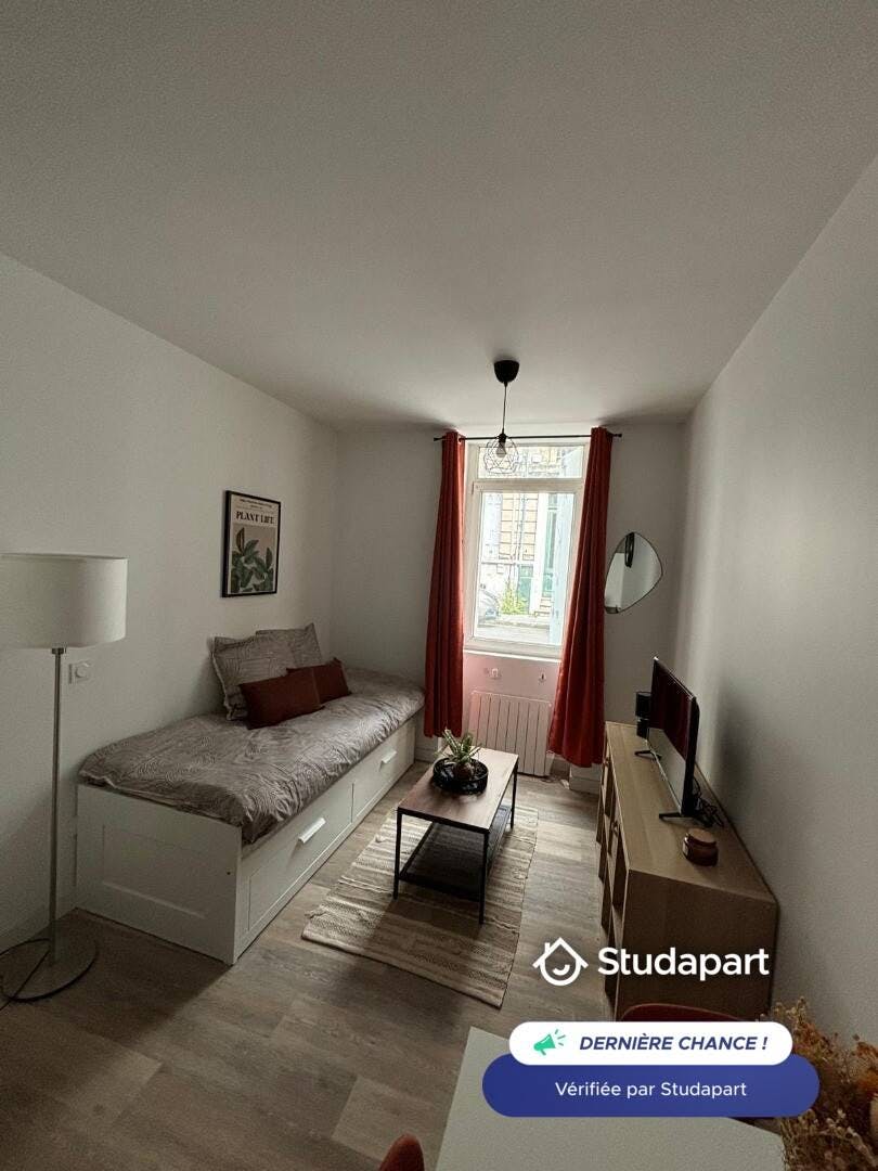 Apartment for rent for €690 per month in Bordeaux, Rue Malbec