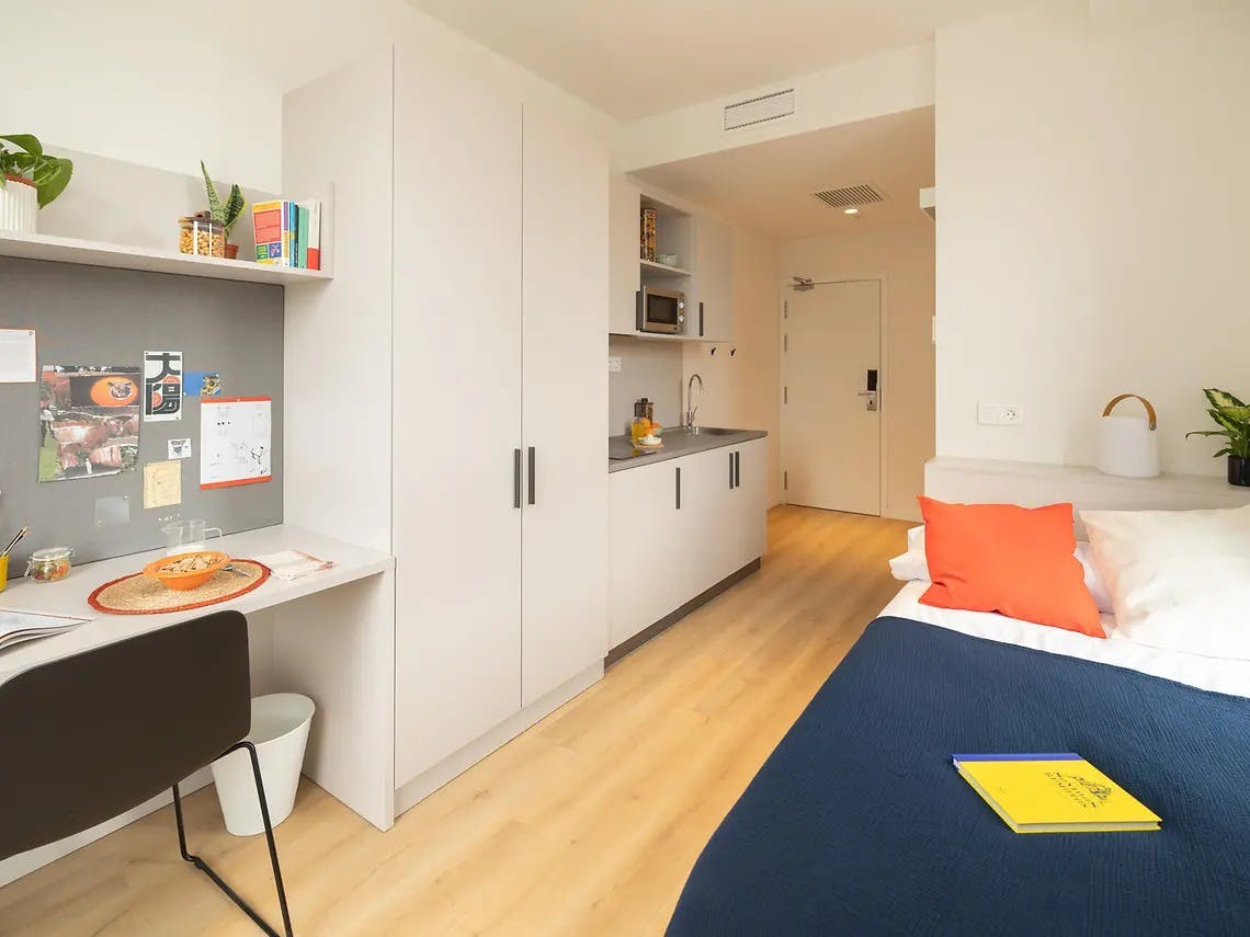 Calle Fernando Población, Salamanca preview