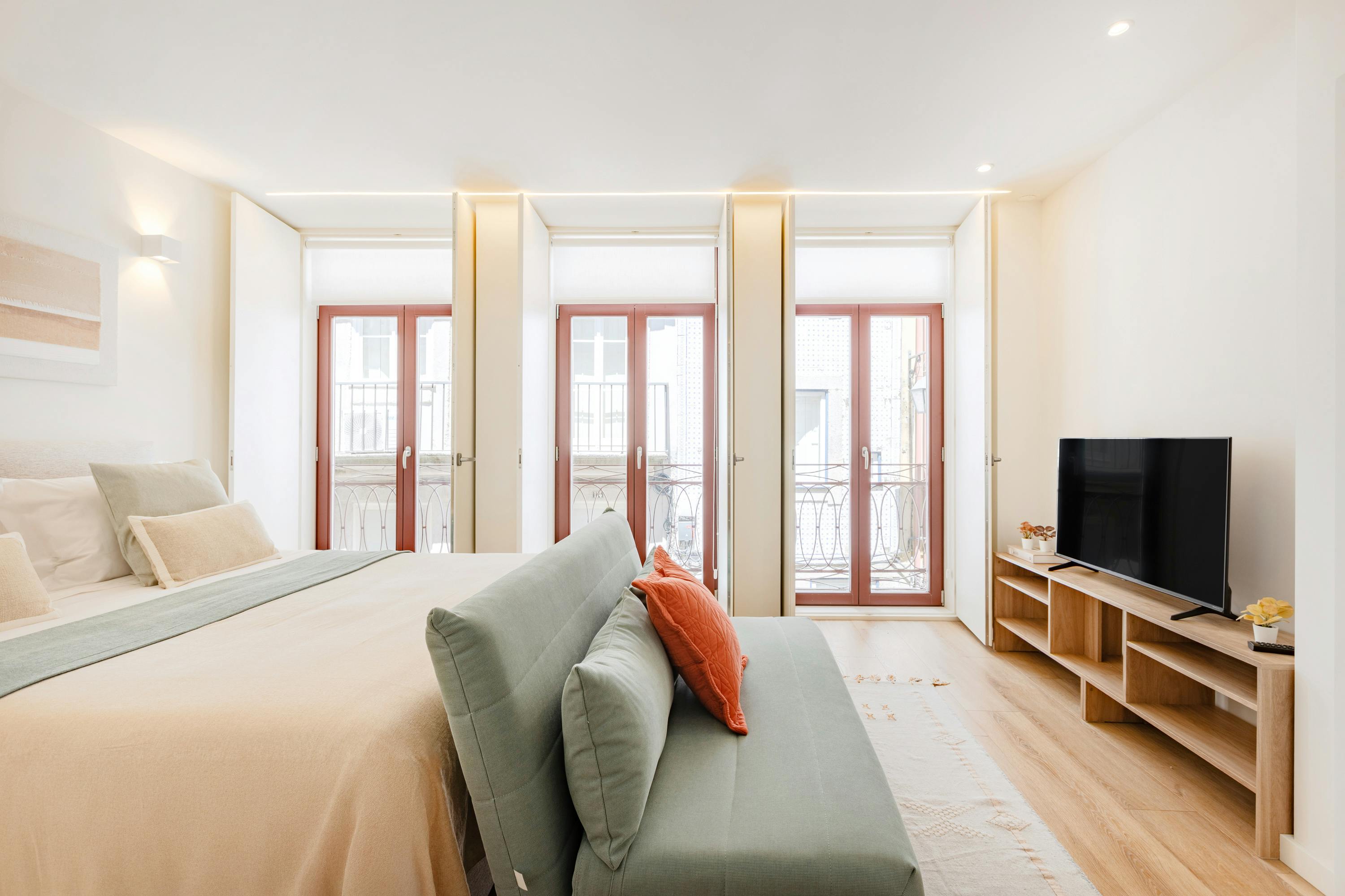 Studio for rent for €2,590 per month in Porto, Rua de Trás