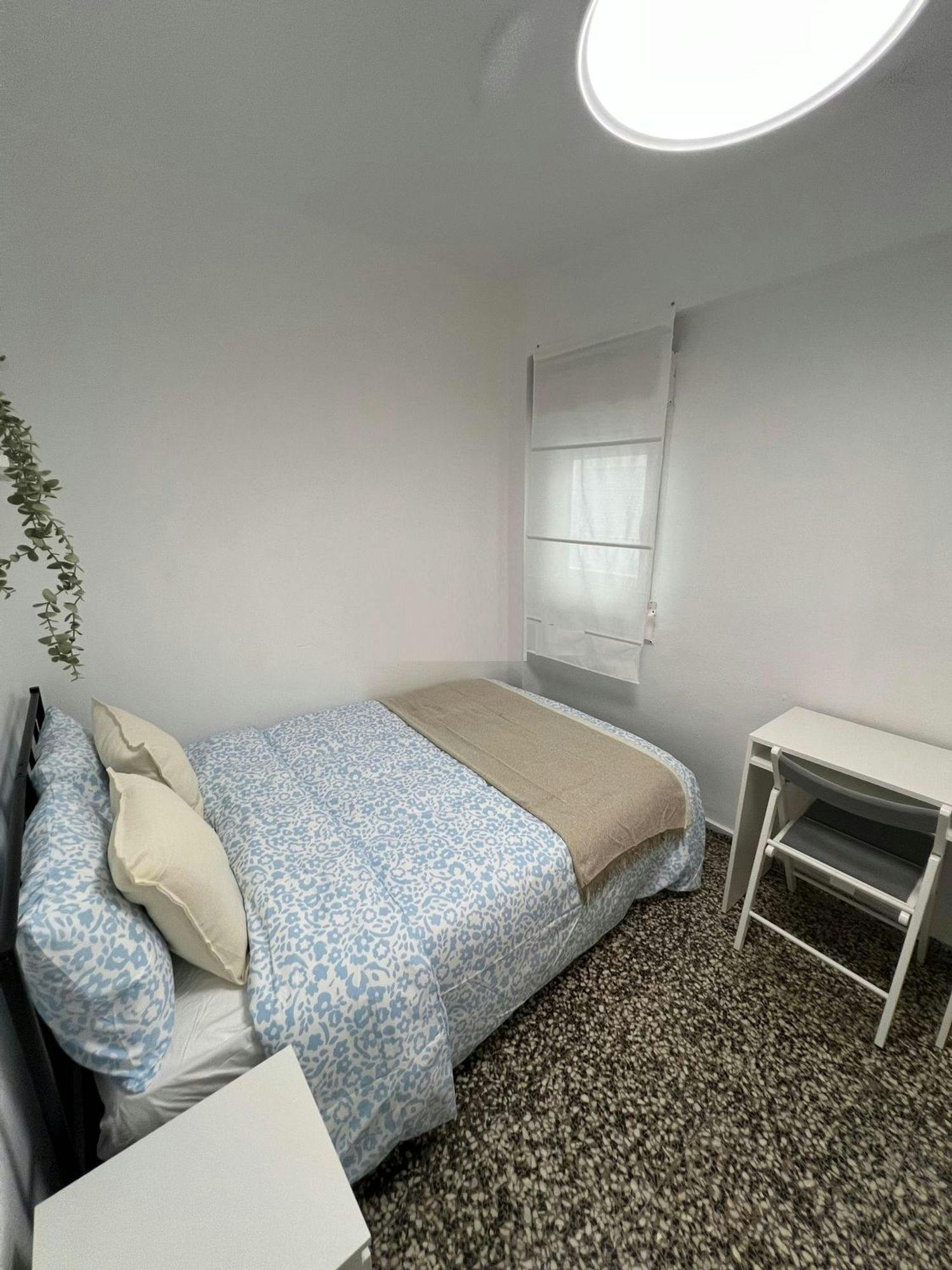 Отдельная комната сдается в аренду за 265 € в месяц в Xirivella, Carrer de Ramón y Cajal