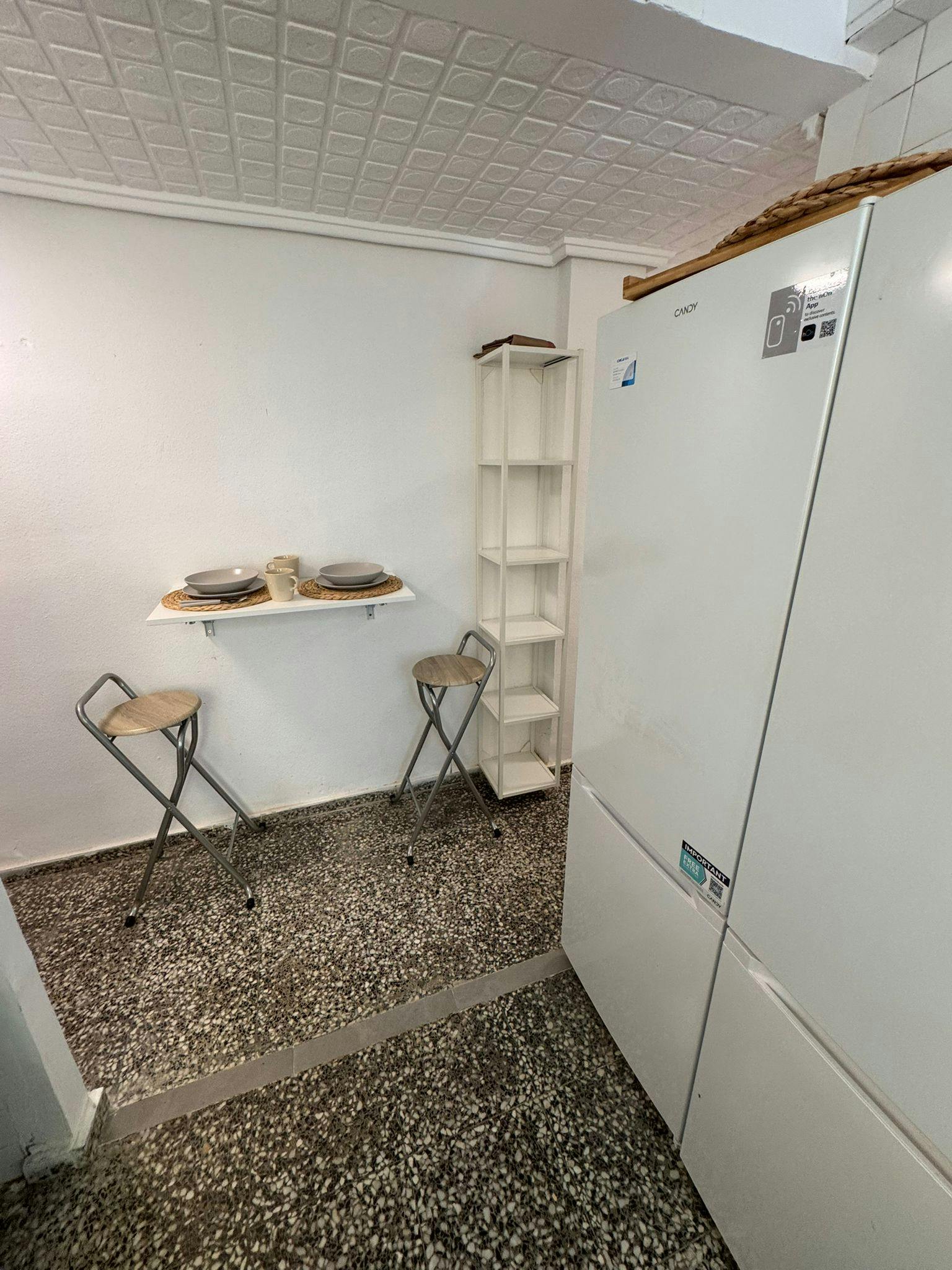 Single room Xirivella, 1 bed, 6m² — photo 4