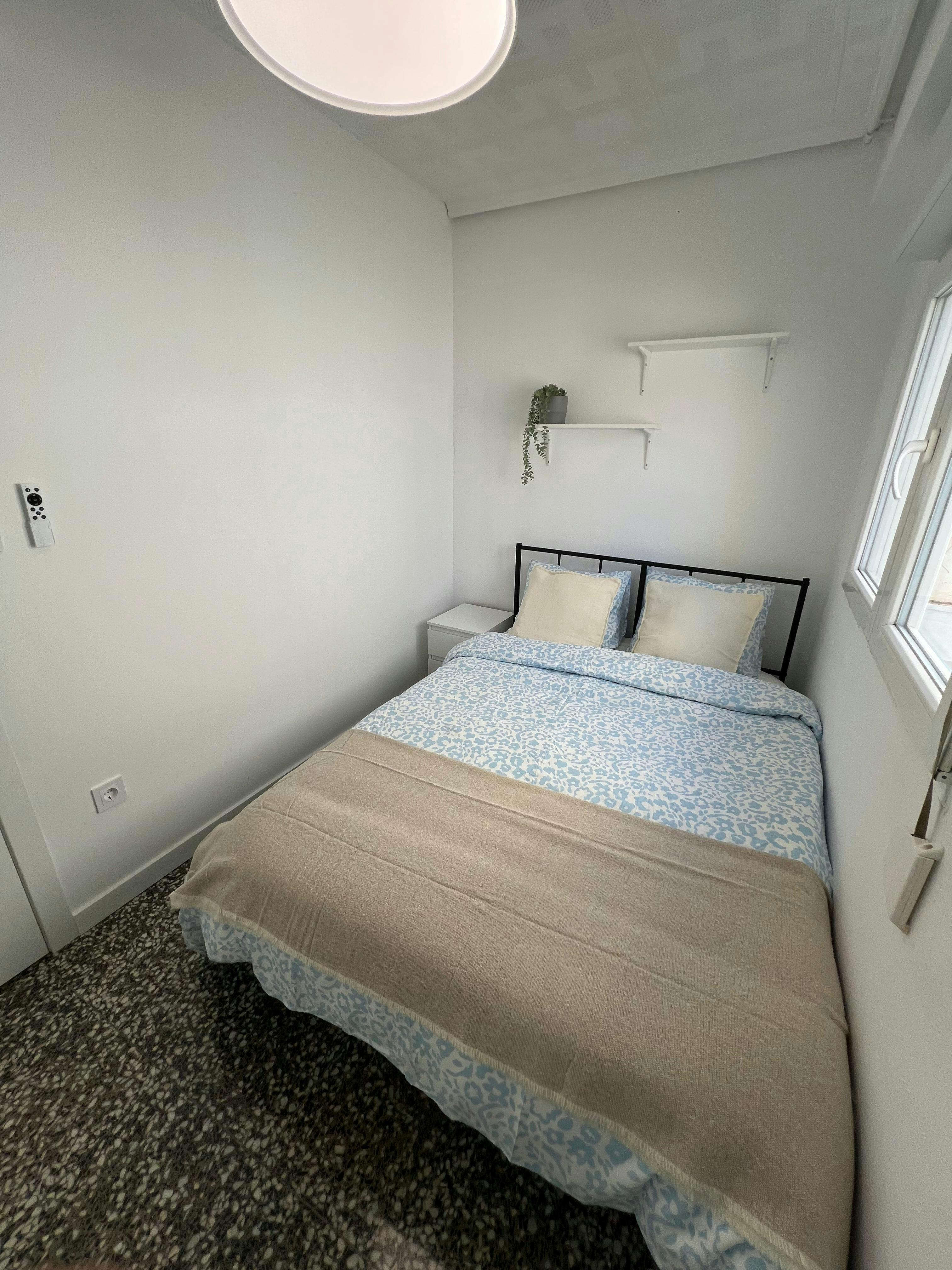 Single room Xirivella, 1 bed, 6m² — photo 3