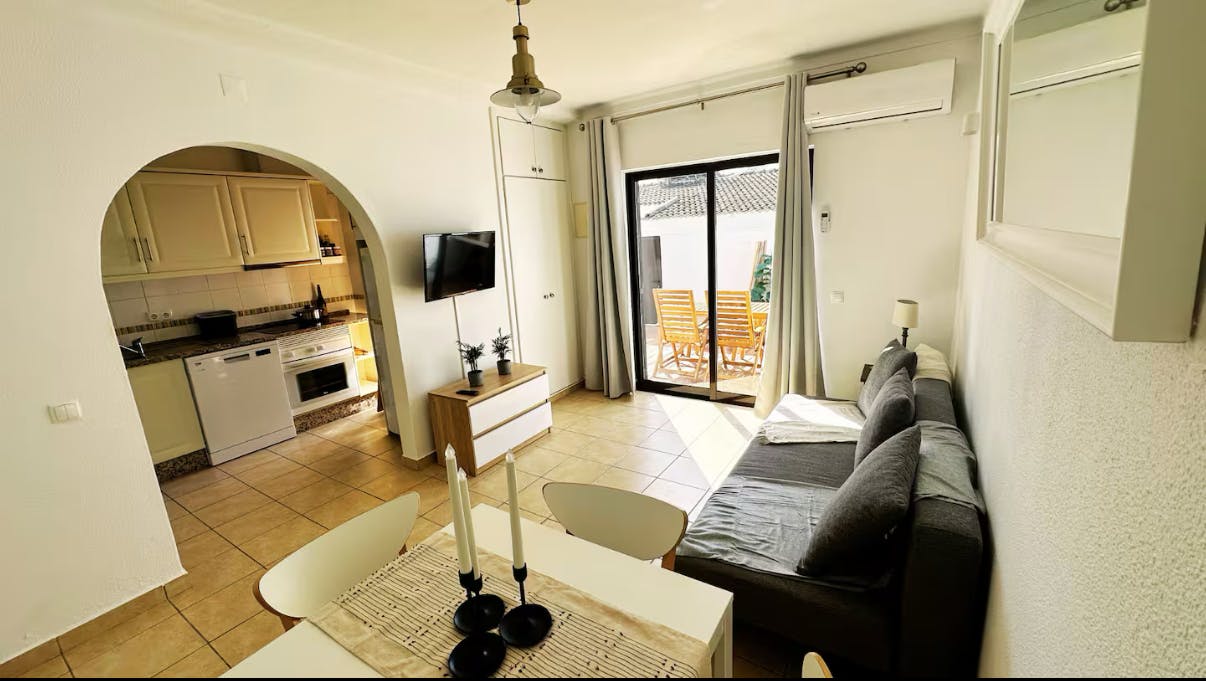 House for rent for €1,500 per month in Quarteira, Rua das Buganvílias