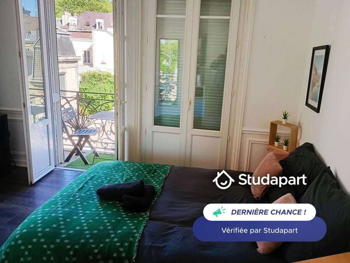Apartment for rent for €690 per month in Reims, Rue Jeanne-d'Arc