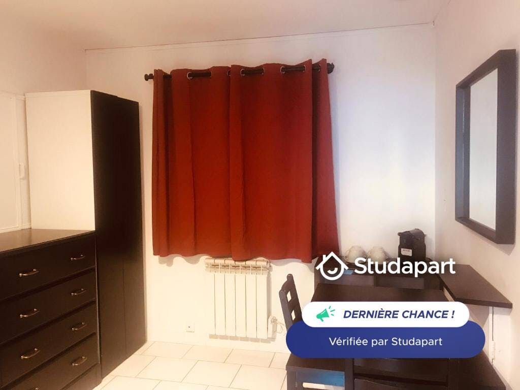 Apartment for rent for €1,300 per month in Villejuif, Rue René Hamon