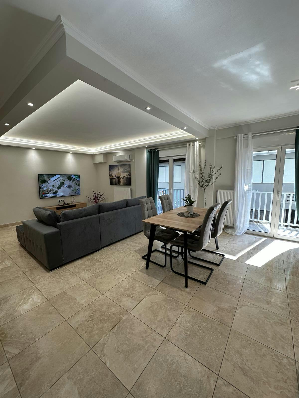 Apartment for rent for €1,200 per month in Athina, Ipparchou