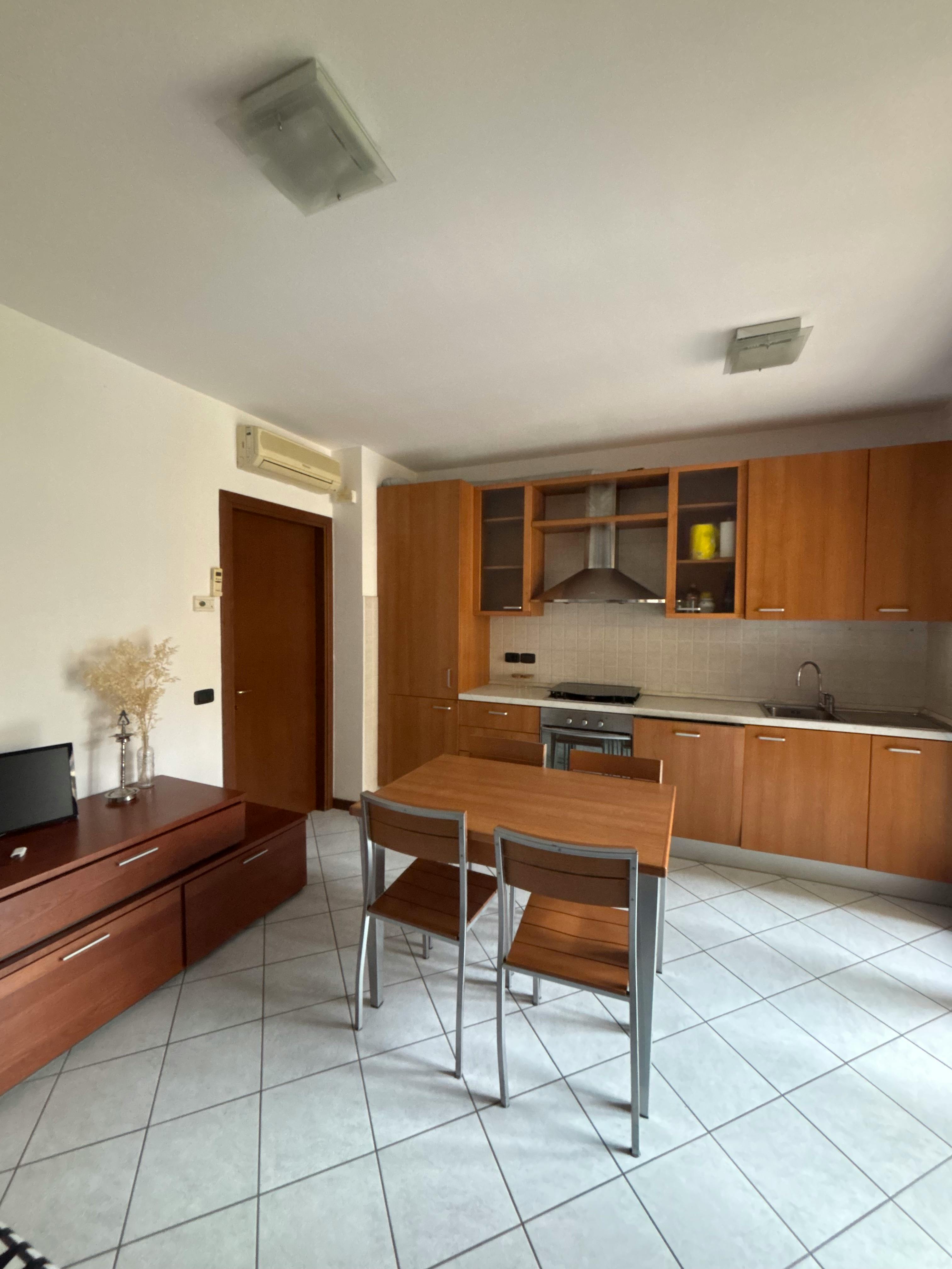 Apartamento en alquiler por 950 € al mes en Rozzano, Via Eugenio Curiel