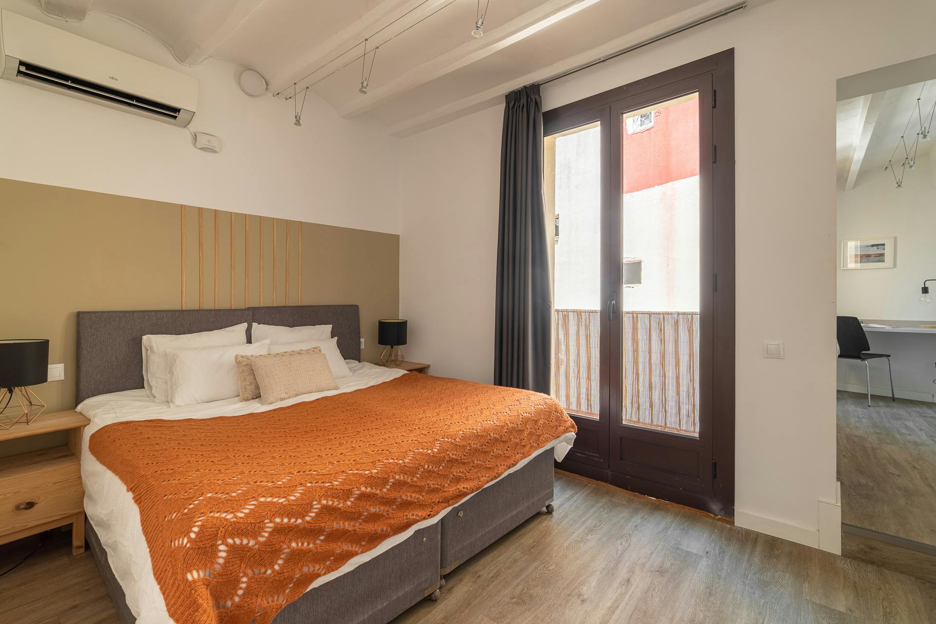 Carrer de l'Hospital, Barcelona preview