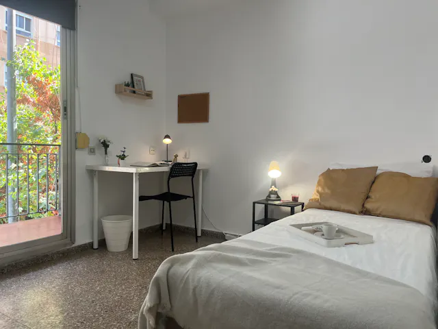 Private room in Carrer de Pere Cabanes, Valencia (1648297) room image 2