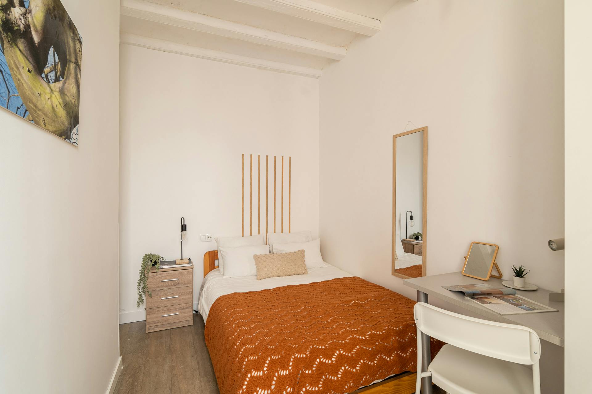 Private room for rent for €725 per month in Barcelona, Carrer de l'Hospital