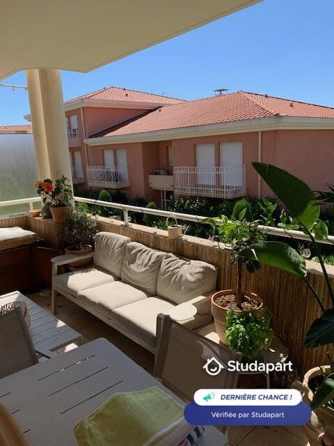 Apartment for rent for €1,450 per month in Antibes, Impasse Napoléon