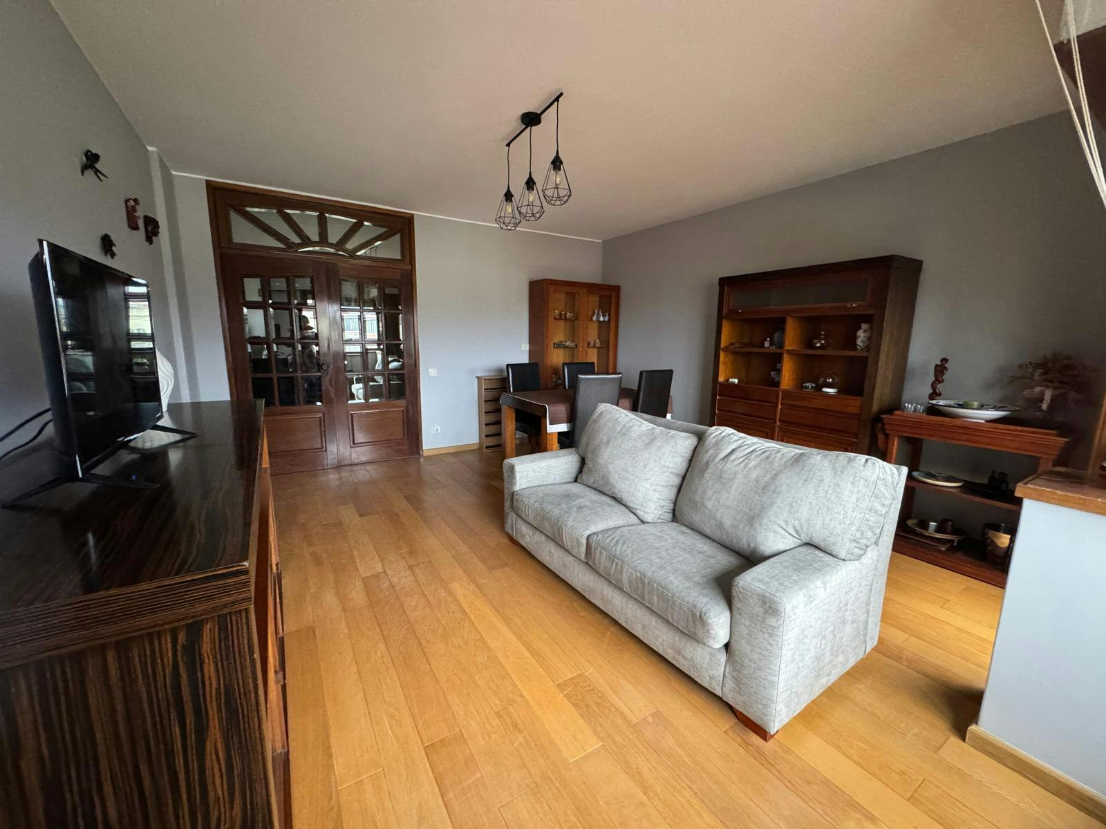 Apartment for rent for €2,050 per month in Porto, Rua de Santa Catarina