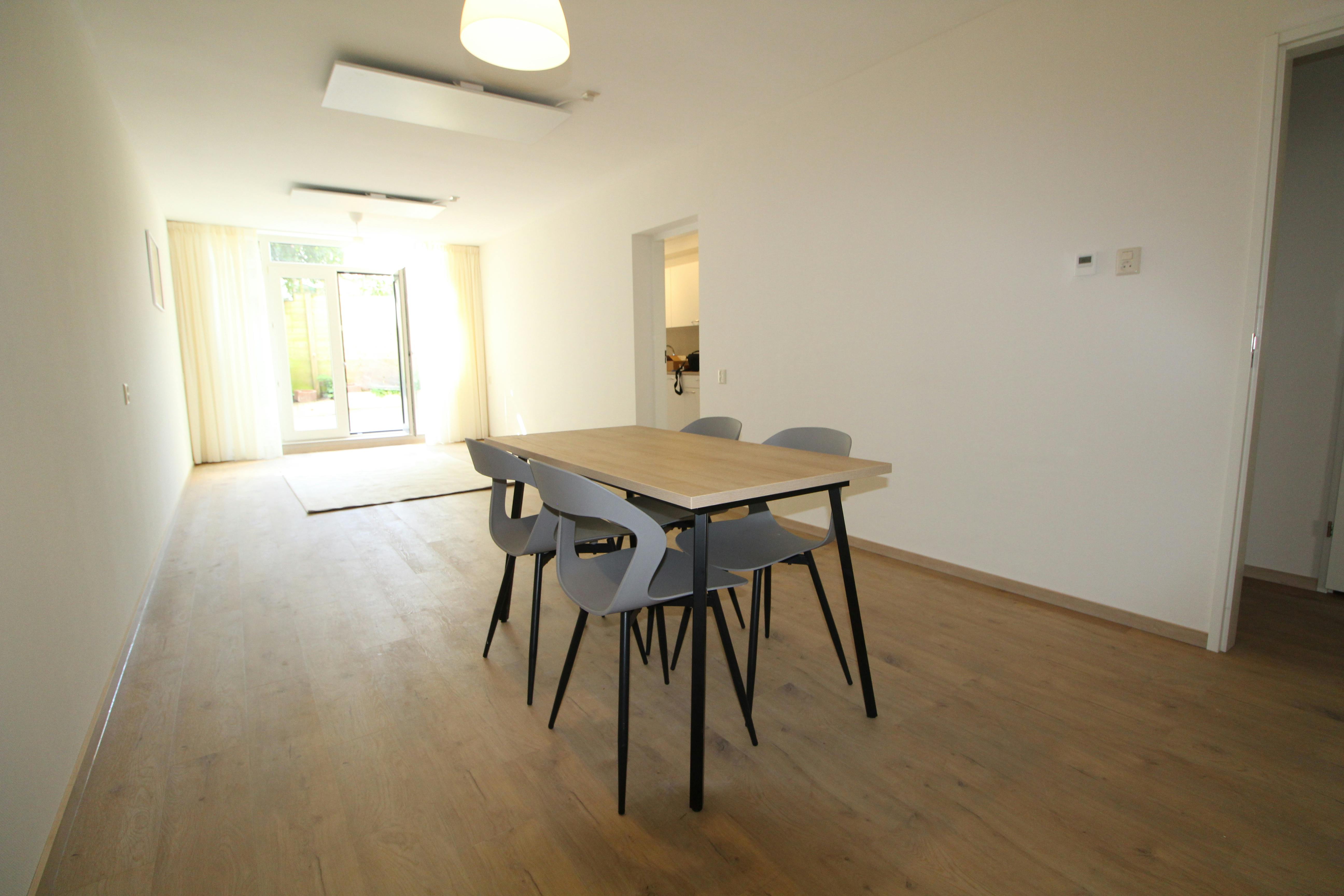 1-Bedroom Apartment in Soetendaalseweg, Rotterdam (1648745) ROOM