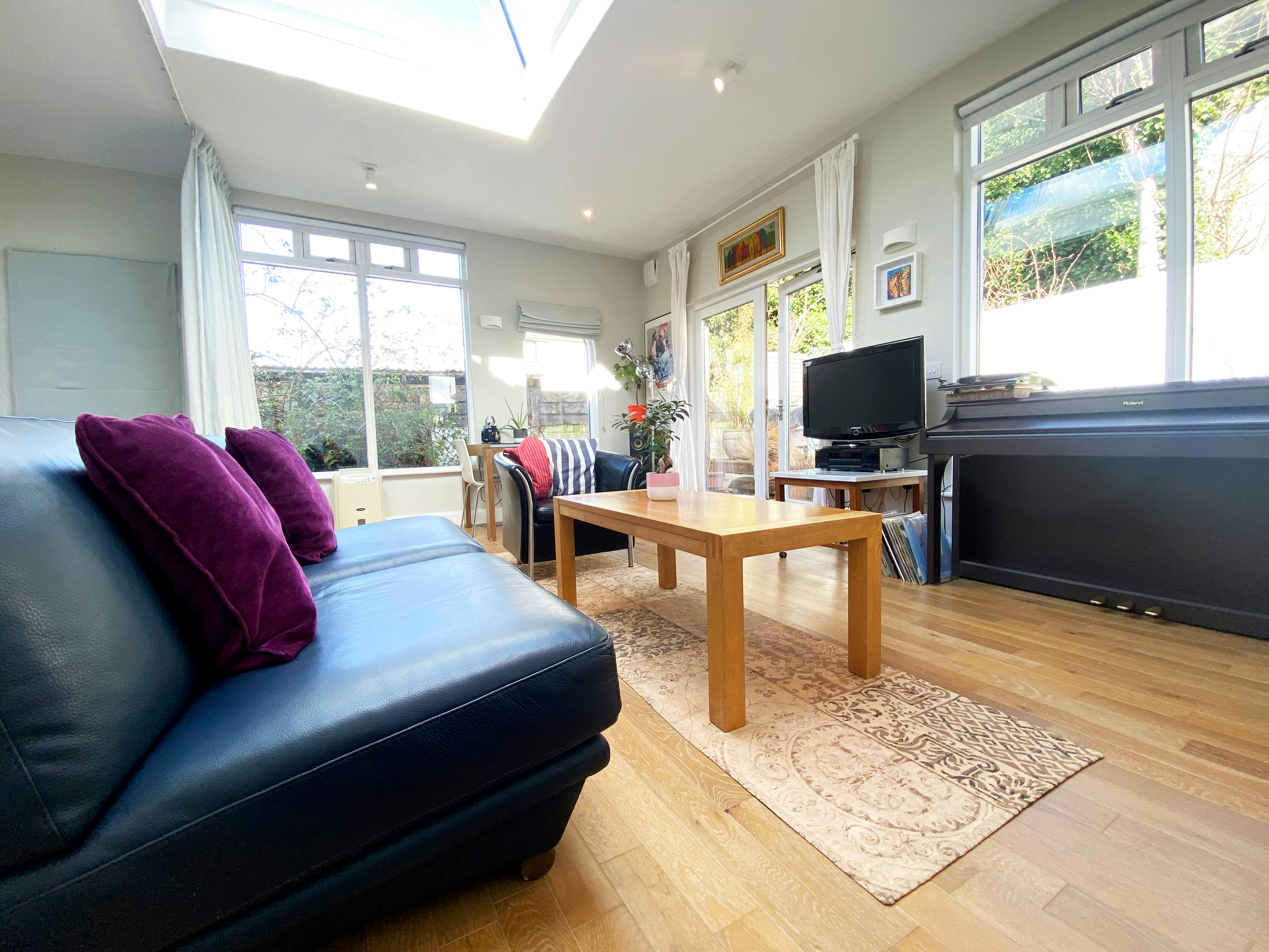 Студія за оренду для 2 500 EUR на місяць у Dublin, East Wall Road