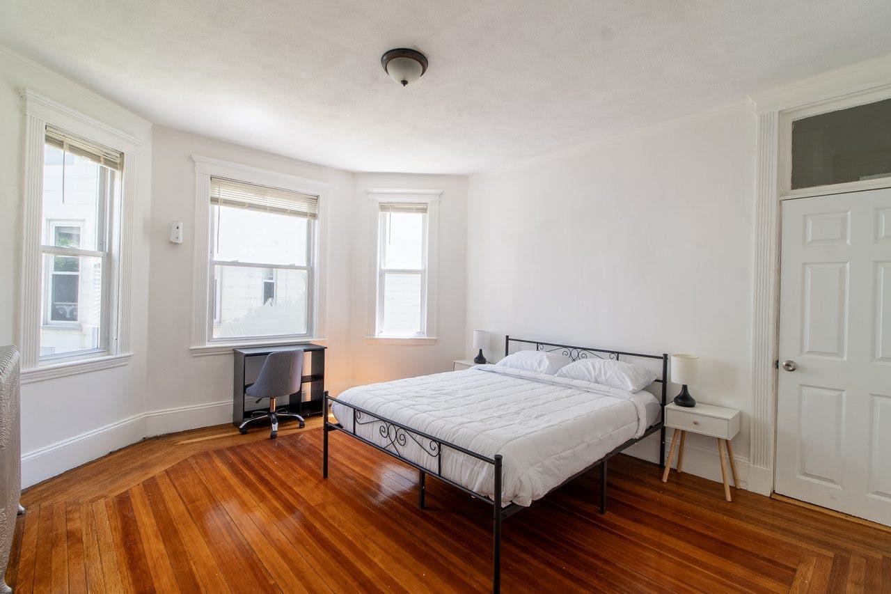 Отдельная комната сдается в аренду за $1,392 в месяц в Boston, Michigan Avenue