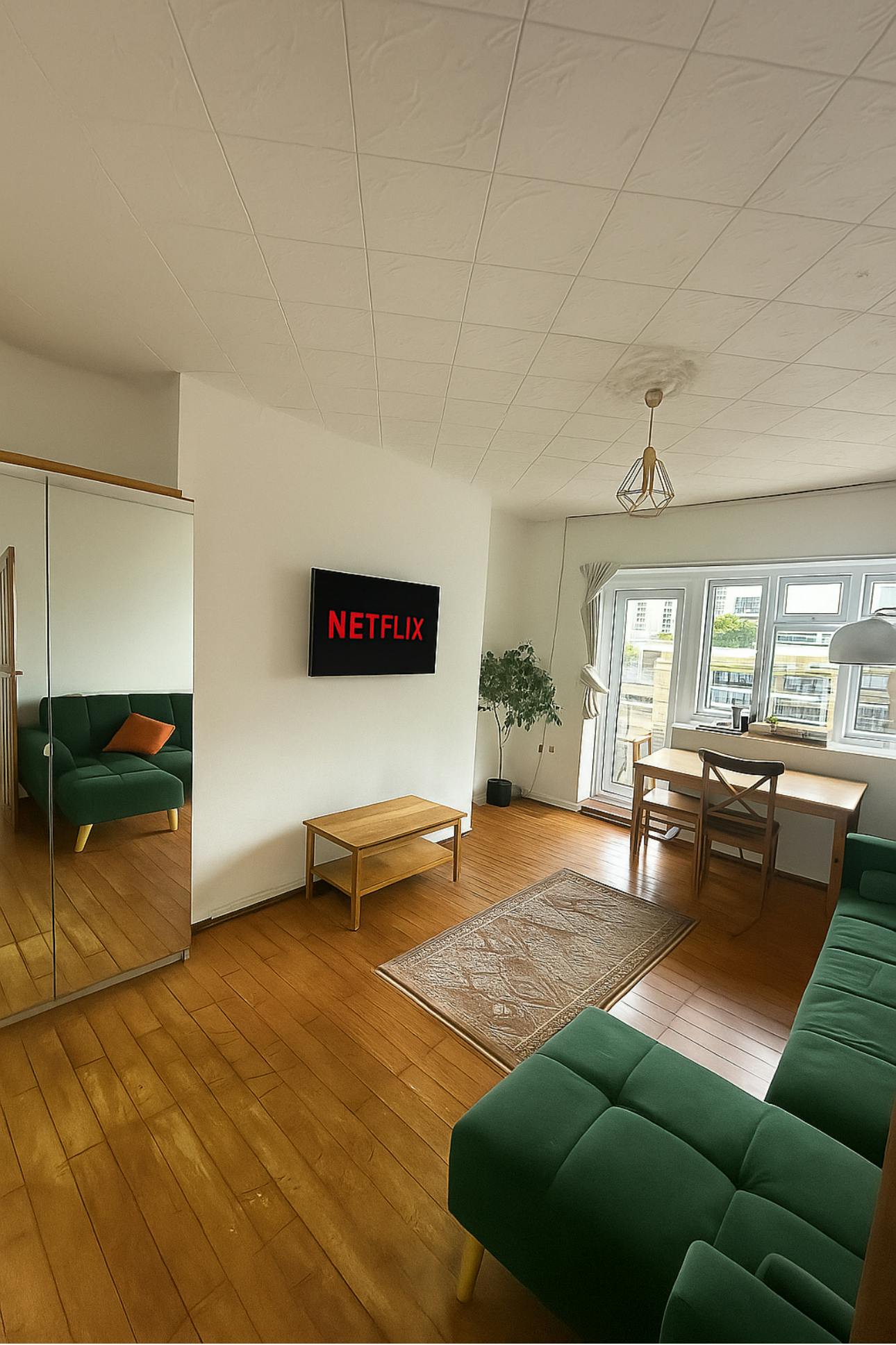 Apartment for rent for £3,800 per month in London, Belvedere Road