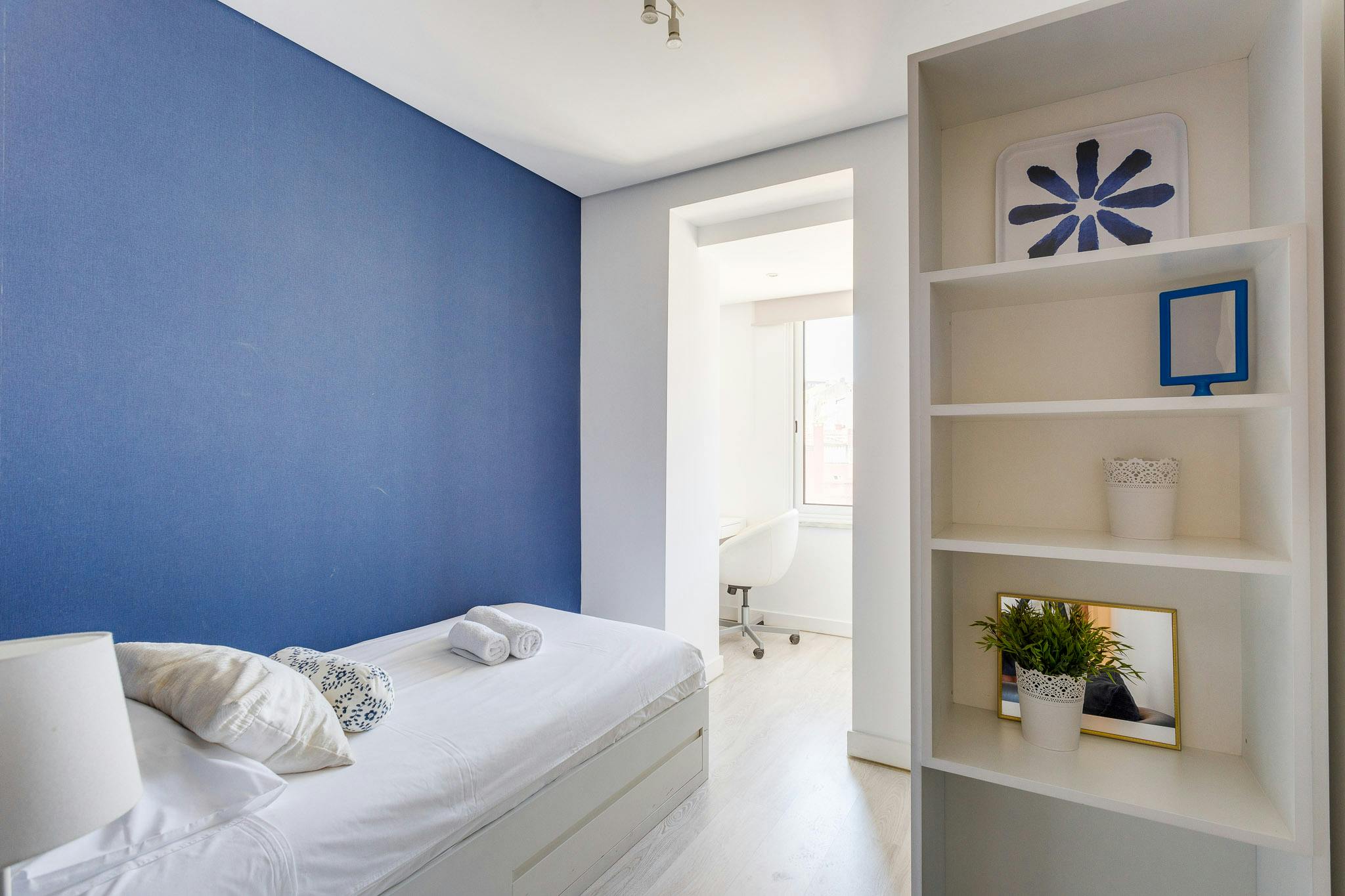 Private room for rent for €700 per month in Lisbon, Rua General Taborda