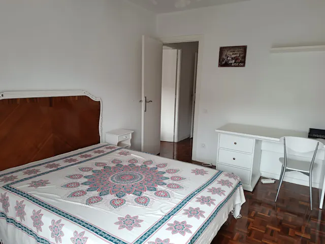 Private room in Calle de Pedro Malón de Chaide, Pamplona (1649284) room image 2