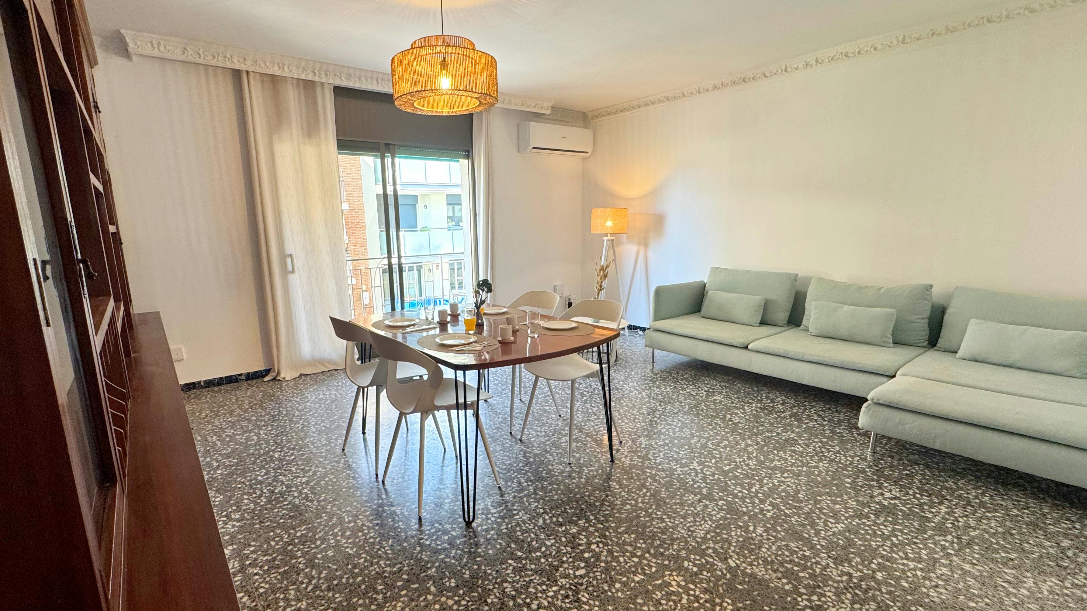 Apartment for rent for €2,000 per month in Vilanova i la Geltrú, Rambla del Castell