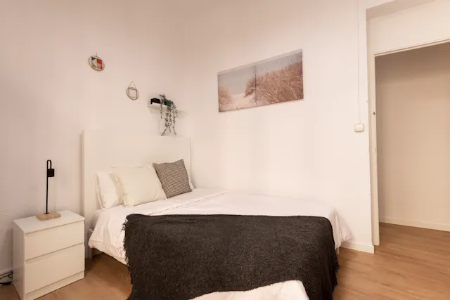 Private room in Calle de Juan Álvarez Mendizábal, Madrid (1649427) room image 1