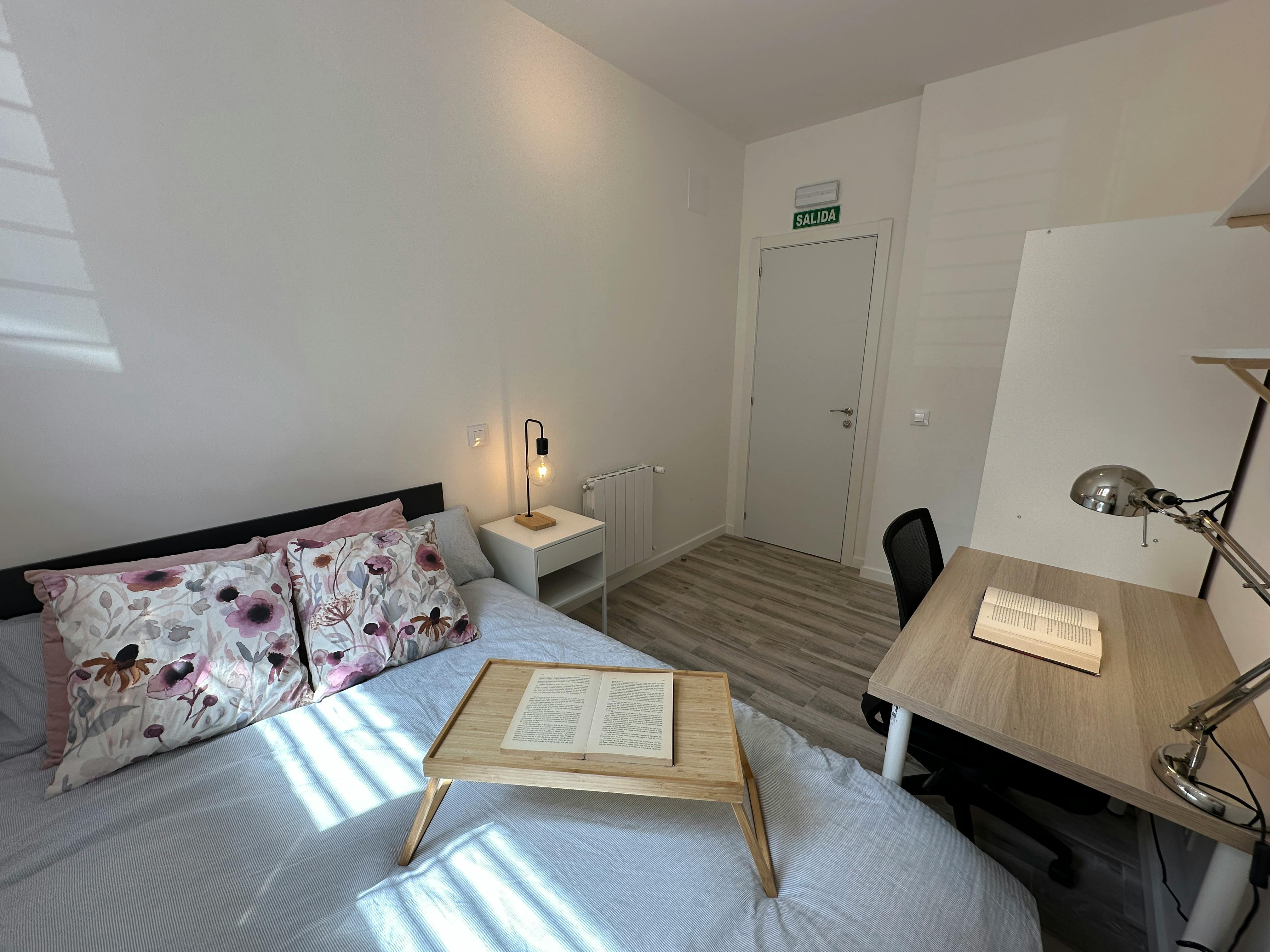 Single room Madrid, 1 bed — photo 1