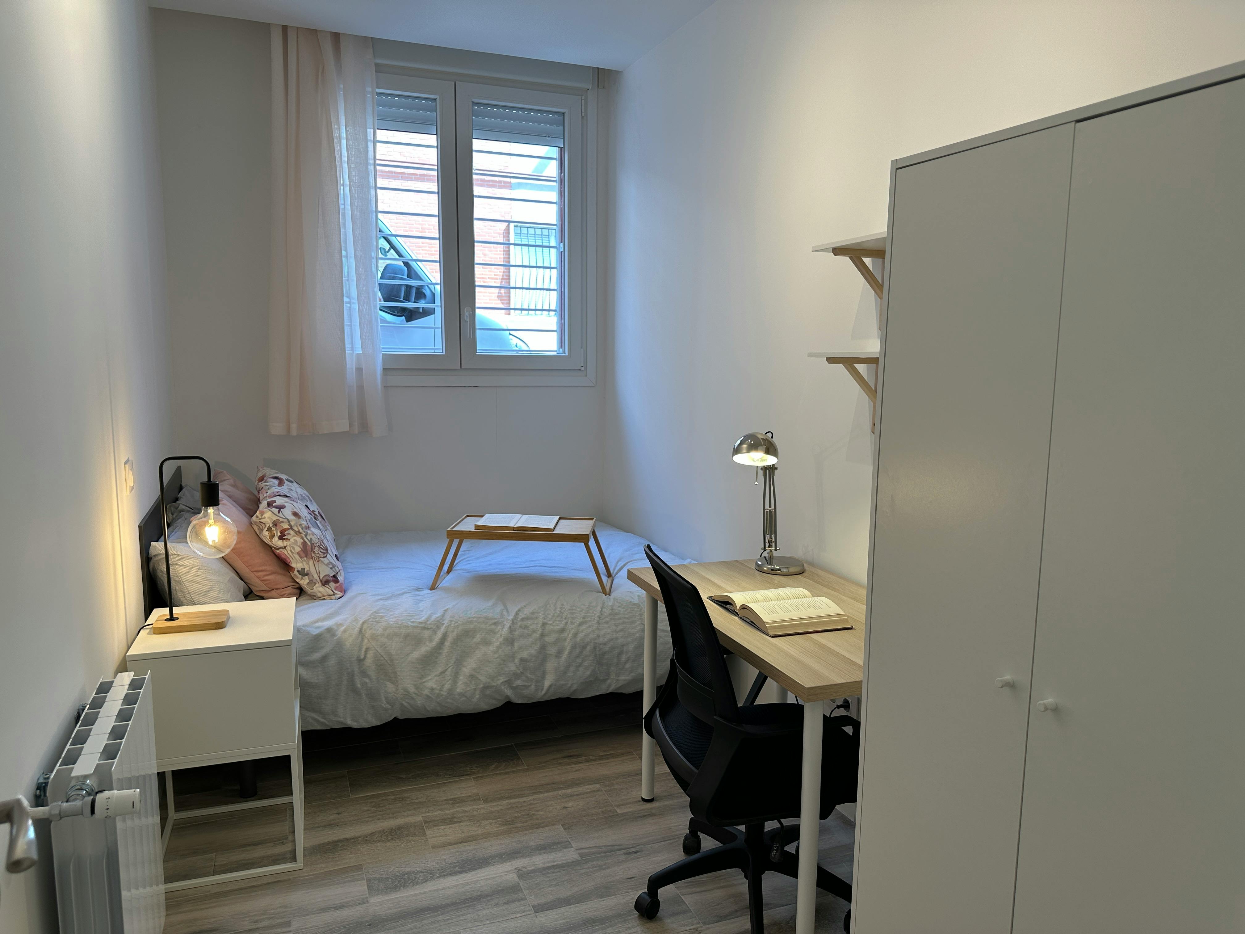 Single room Madrid, 1 bed — photo 9